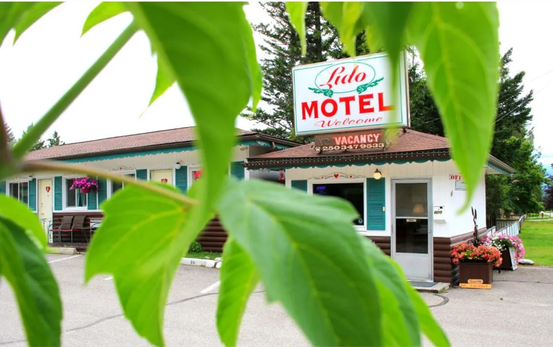 Property building in Lido Motel