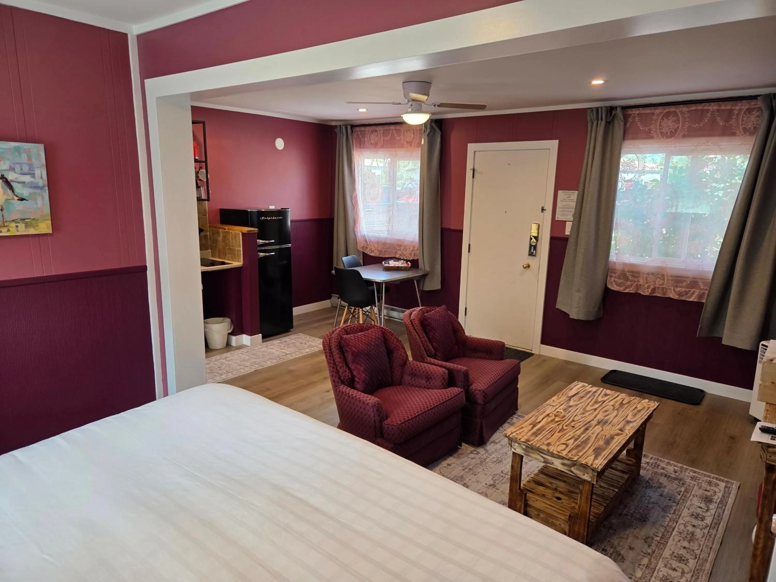 Photo of the whole room in Lido Motel