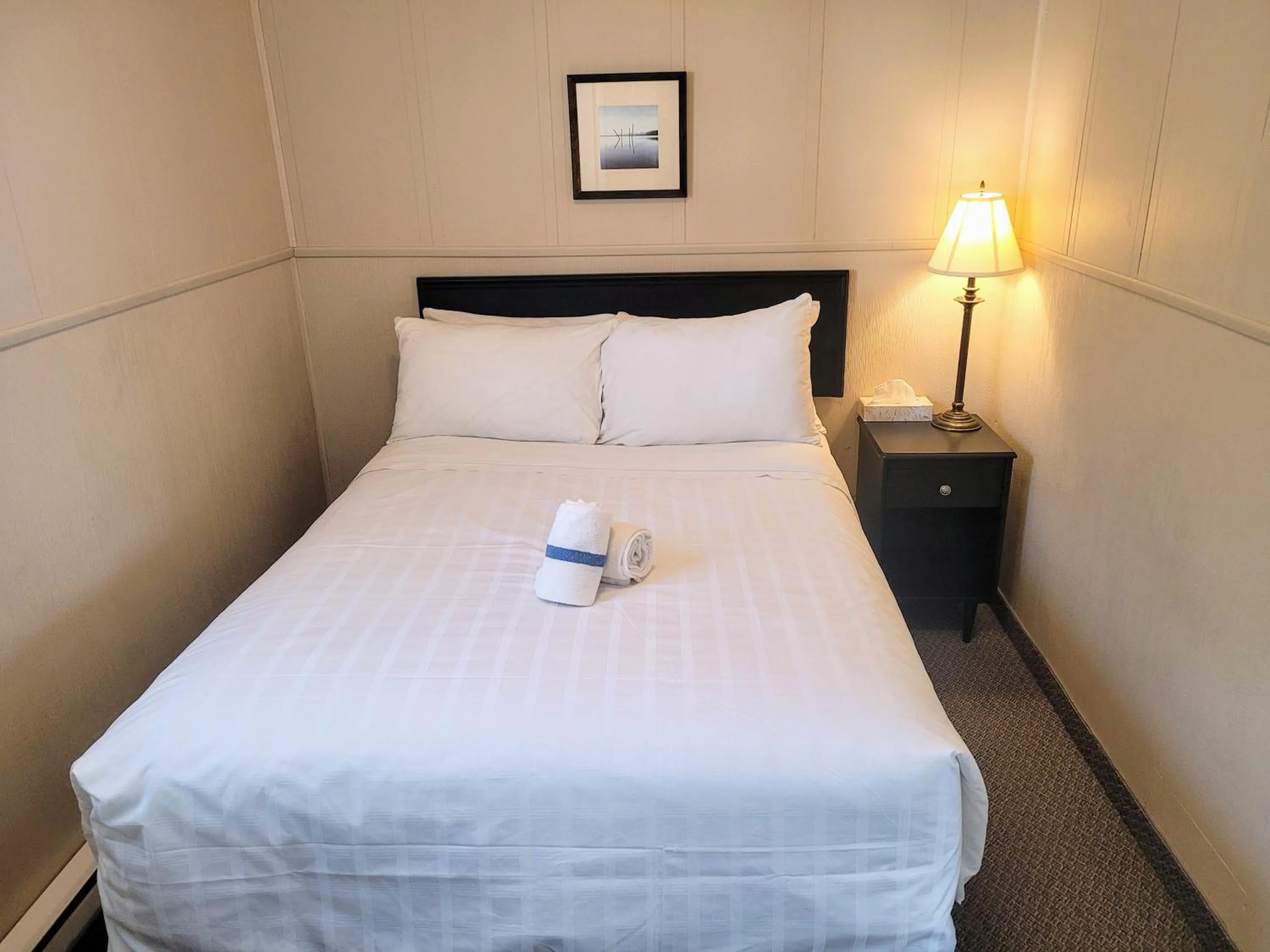 Bedroom in Lido Motel