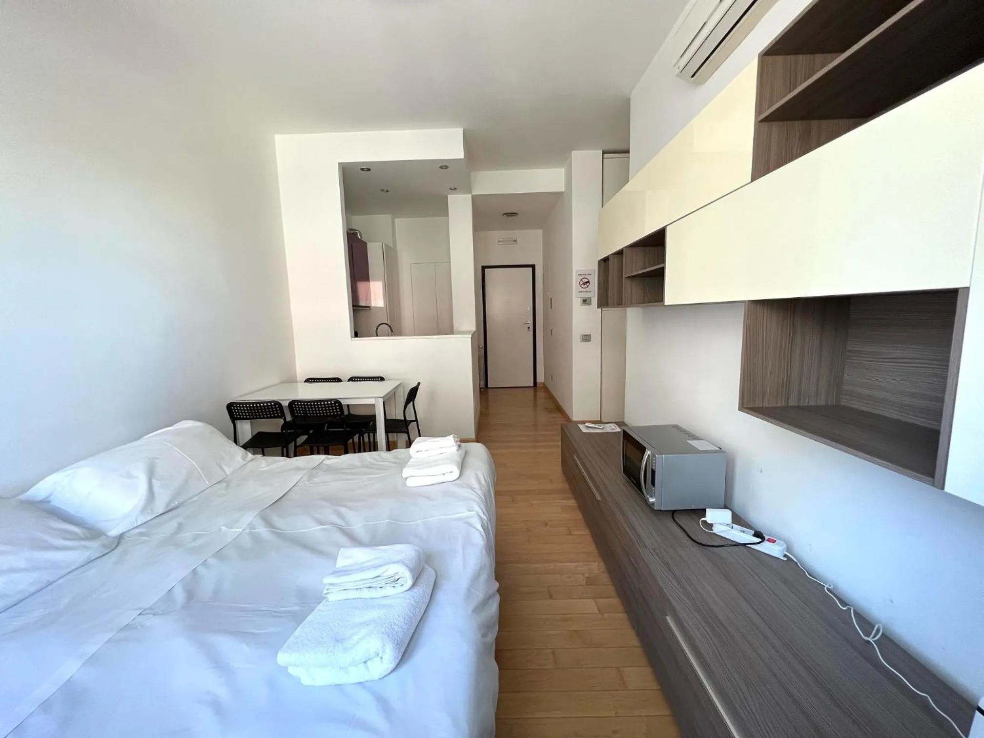 Dining area, Bed in Luciano Laterani Guest House