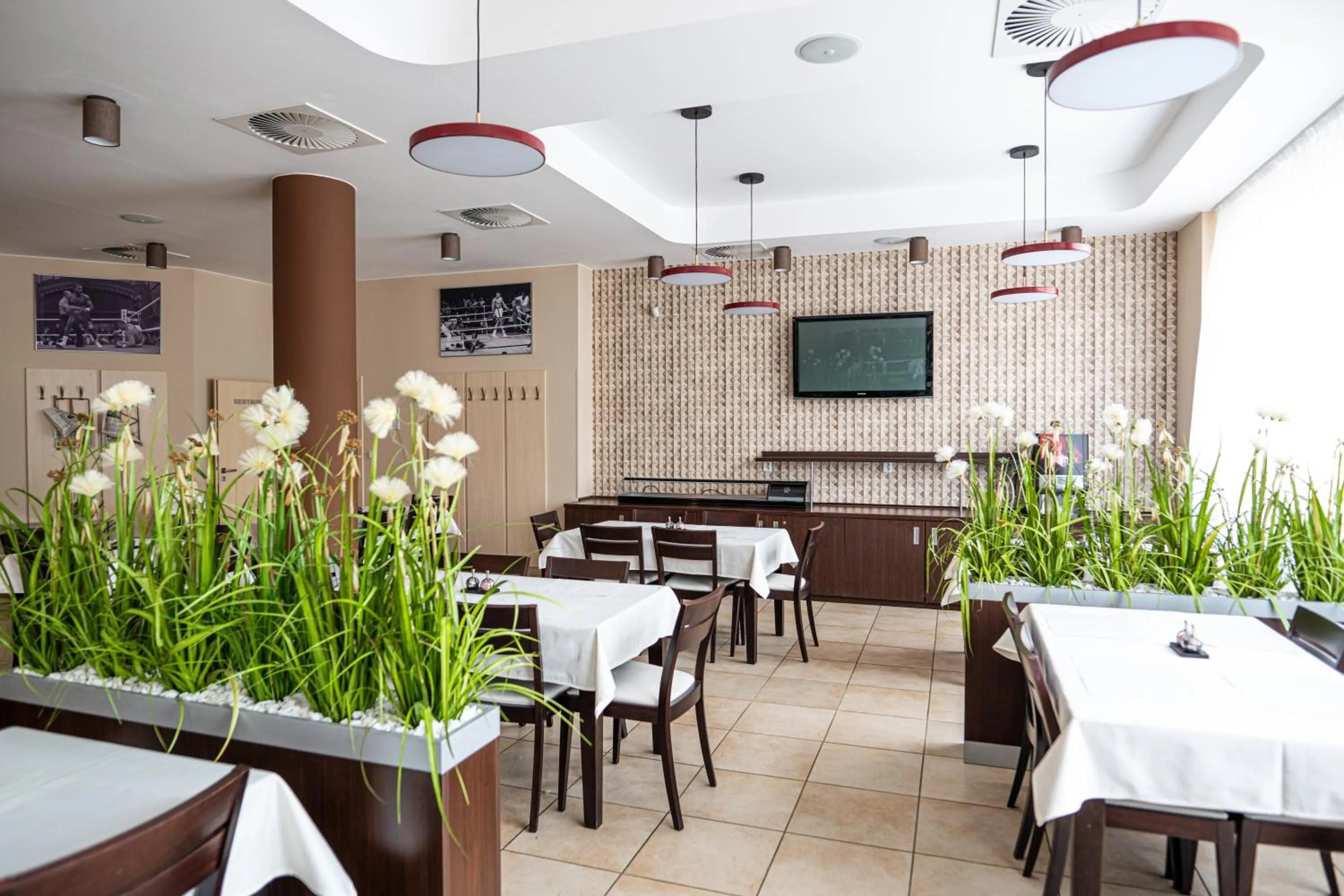 Restaurant/places to eat in Hotel Olympionik
