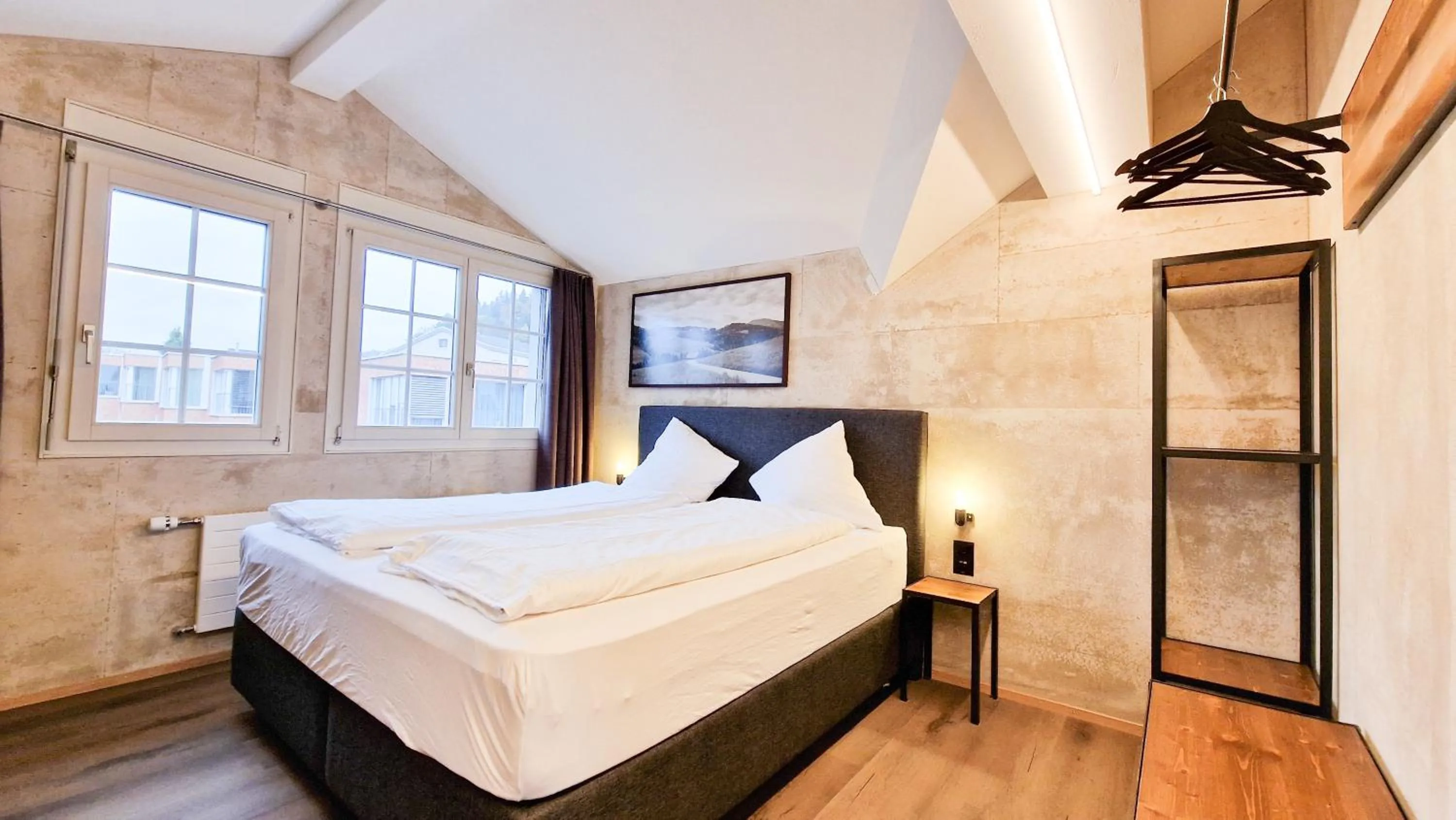 Photo of the whole room, Bed in Drei Könige