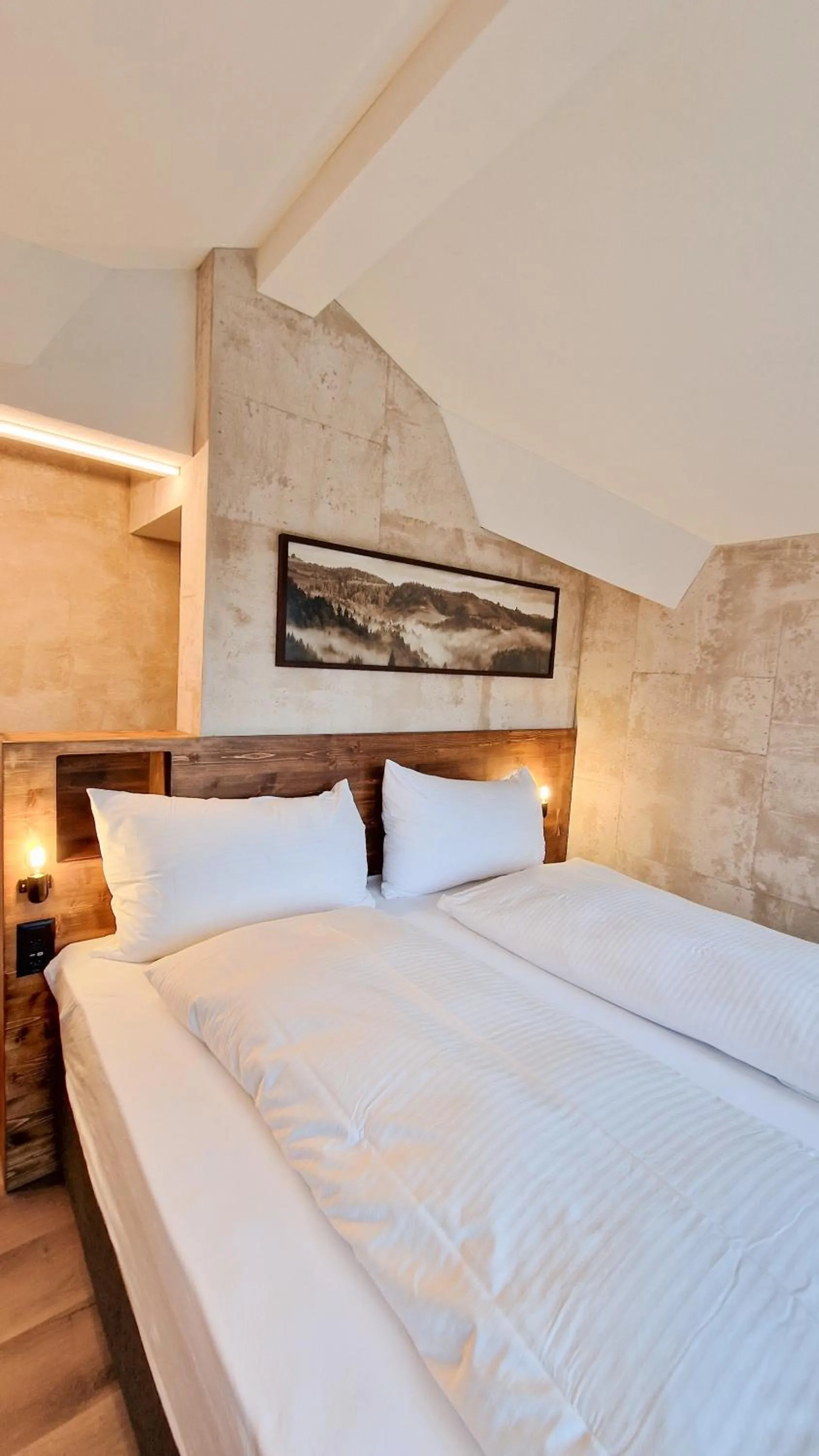 Photo of the whole room, Bed in Drei Könige