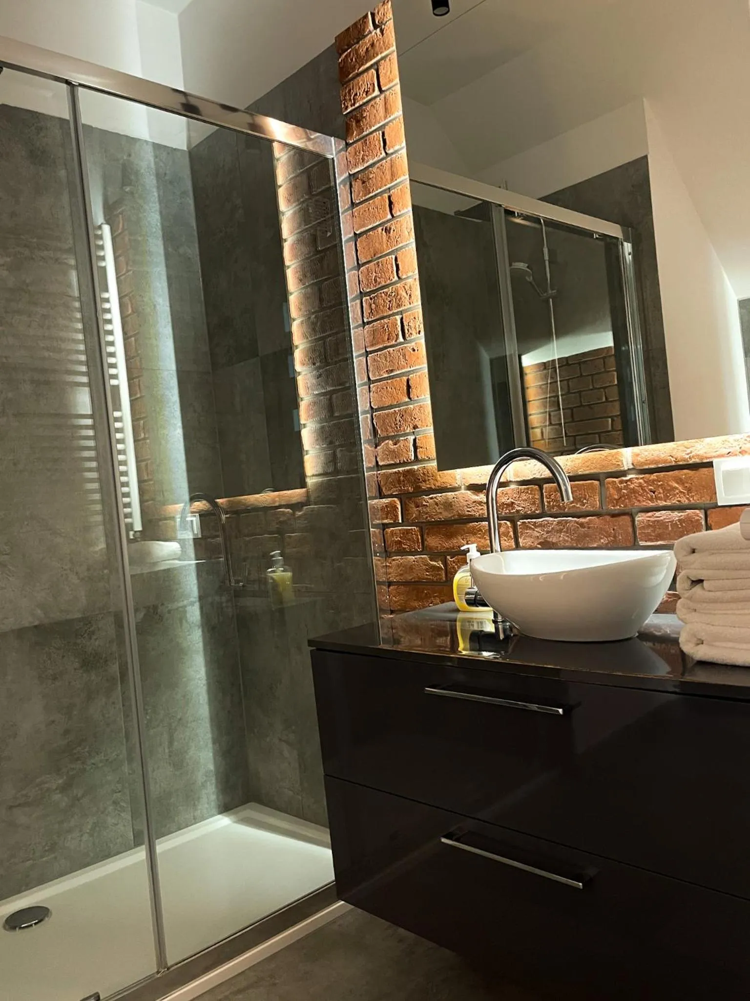 Shower in Absynt Hostel Wrocław