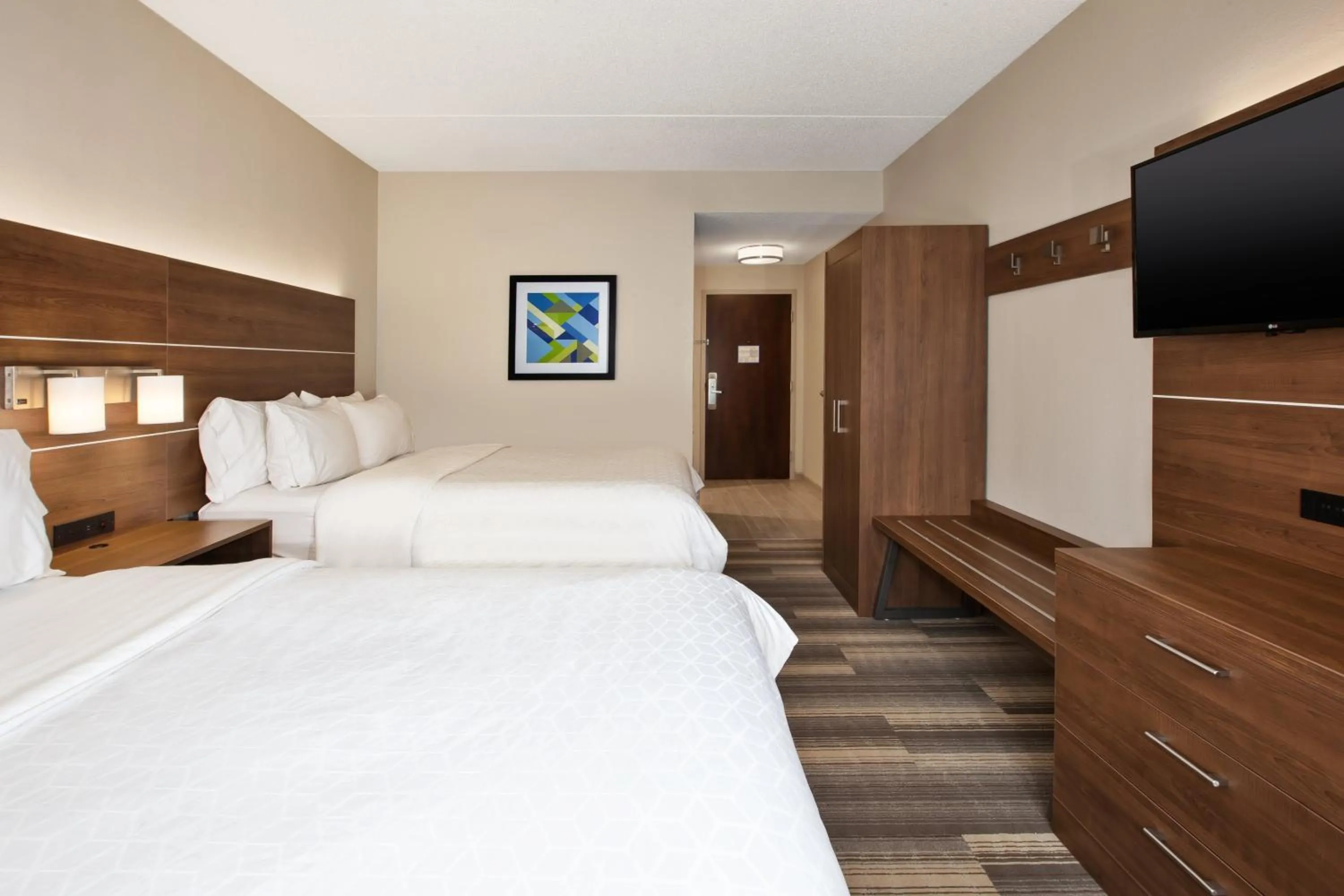 Photo of the whole room, Bed in Holiday Inn Express Hotel & Suites Warrenton by IHG