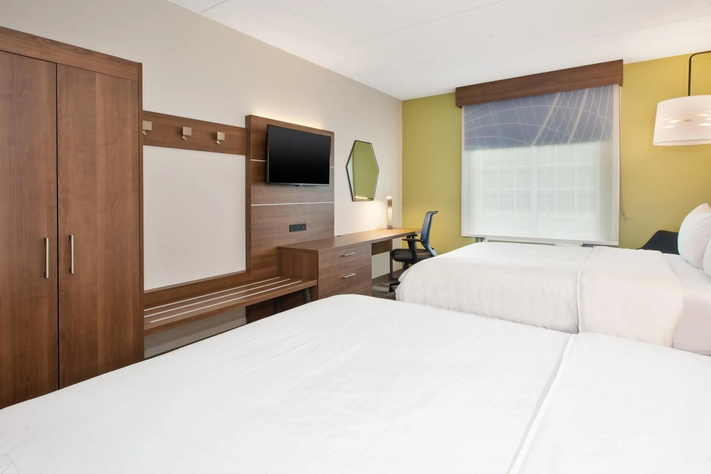 Photo of the whole room, Bed in Holiday Inn Express Hotel & Suites Warrenton by IHG