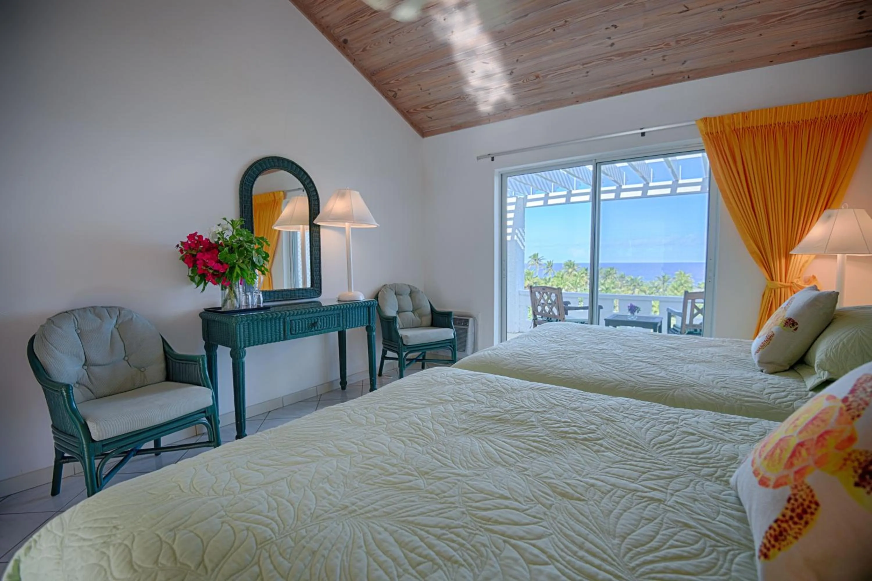 Bed in Stella Maris Resort Club