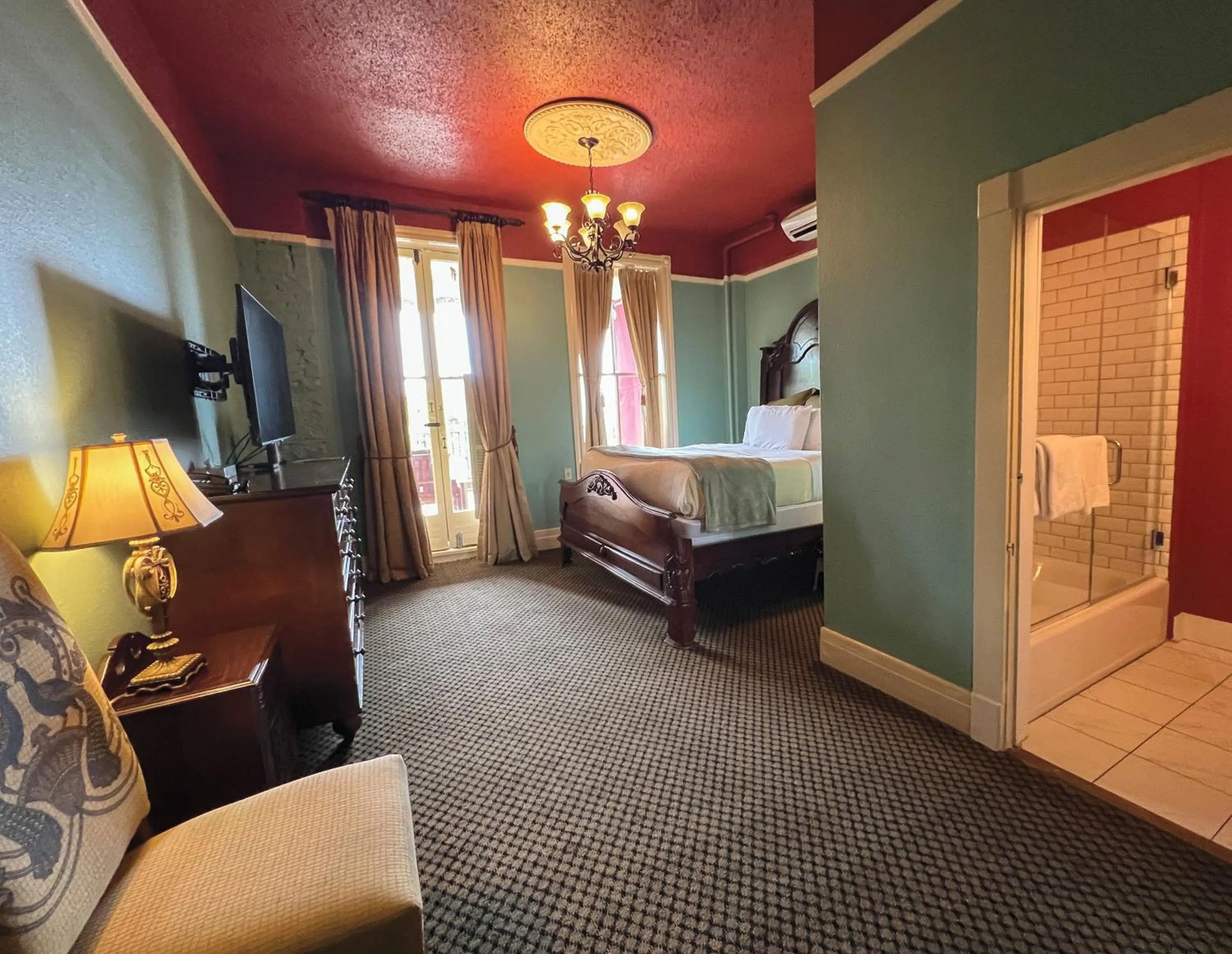 Bed in 1886 Crescent Hotel and Spa