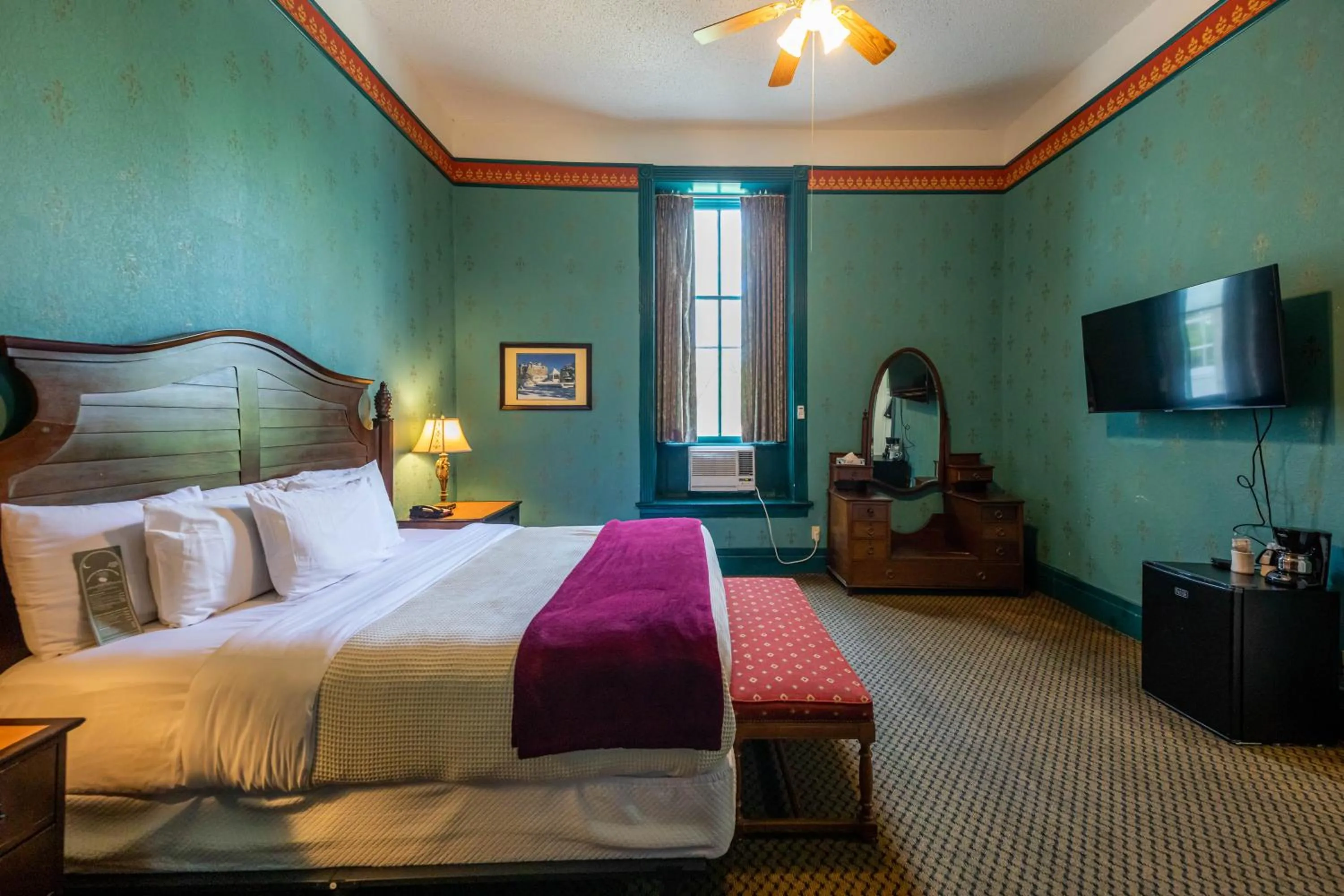 Bed in 1886 Crescent Hotel and Spa