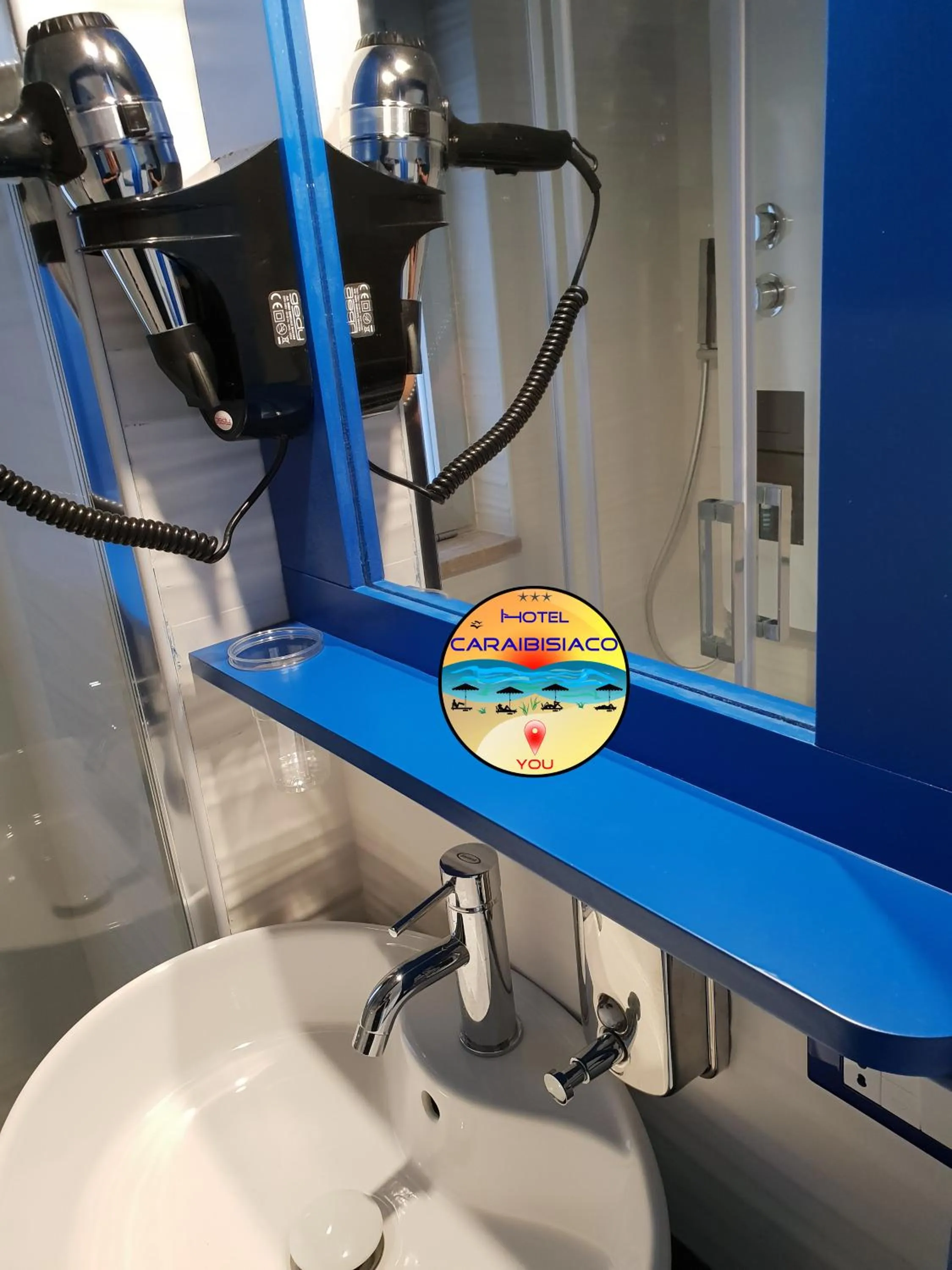 Shower in Hotel Caraibisiaco sul mare