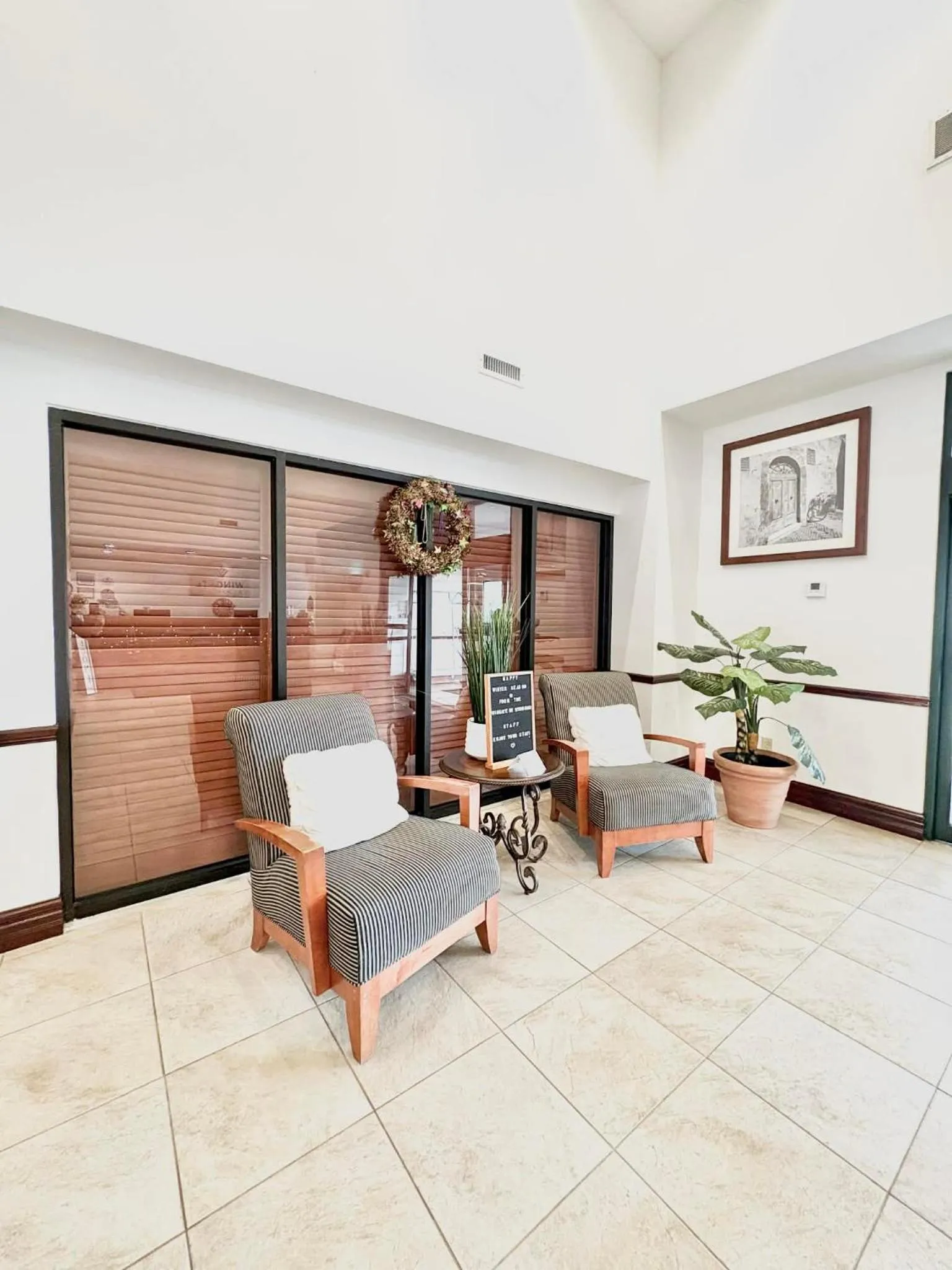 Seating area in Wingate by Wyndham Houma