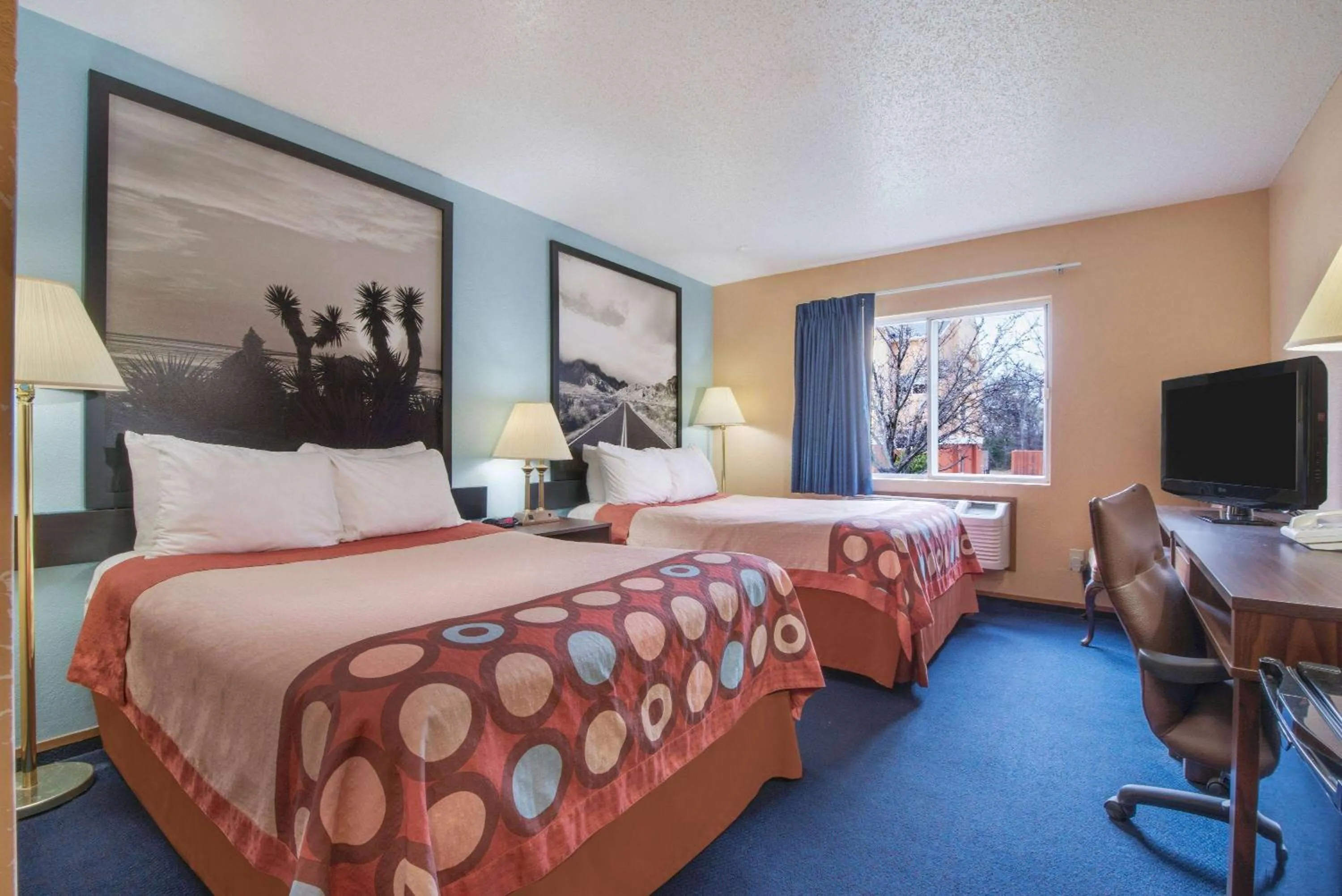 Photo of the whole room, Bed in Super 8 by Wyndham College Station