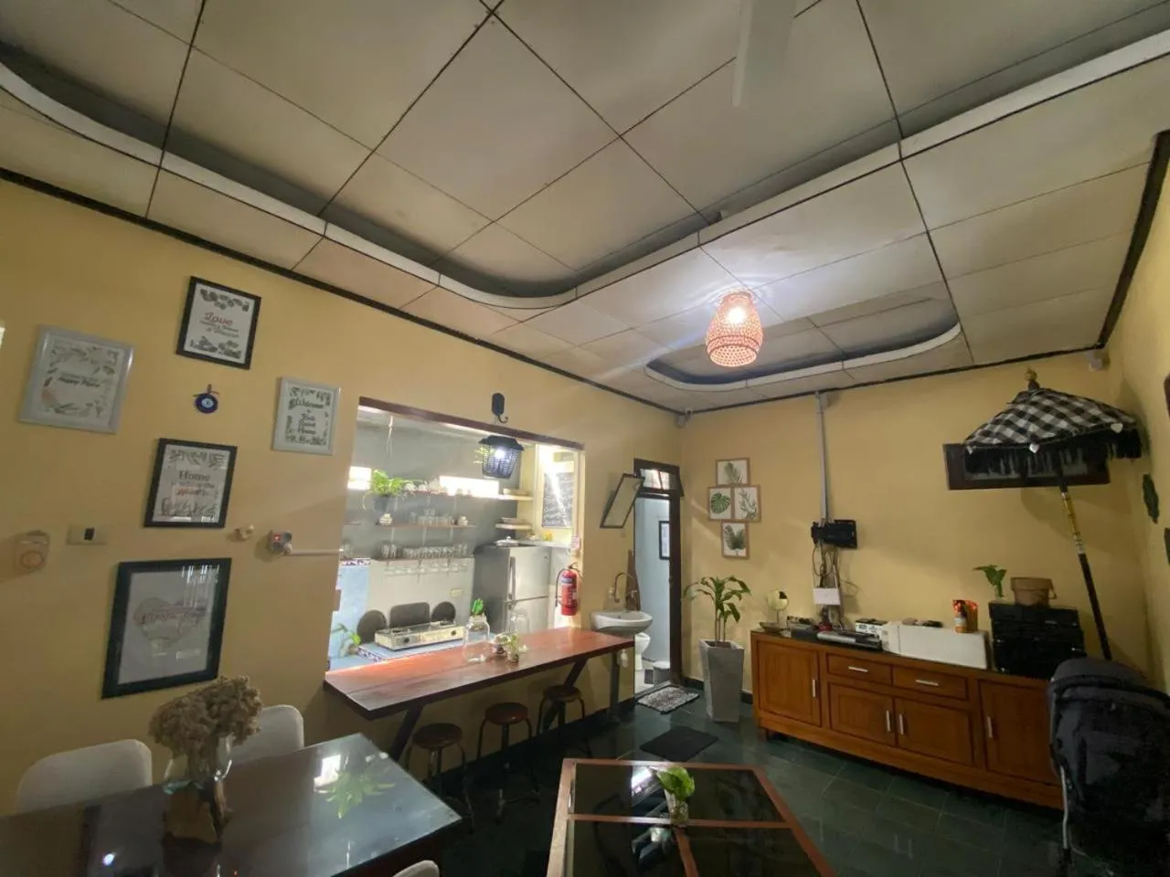 Communal lounge/ TV room in Coliving Bali SWEET HOME Kost Lengkap di Tabanan Kota