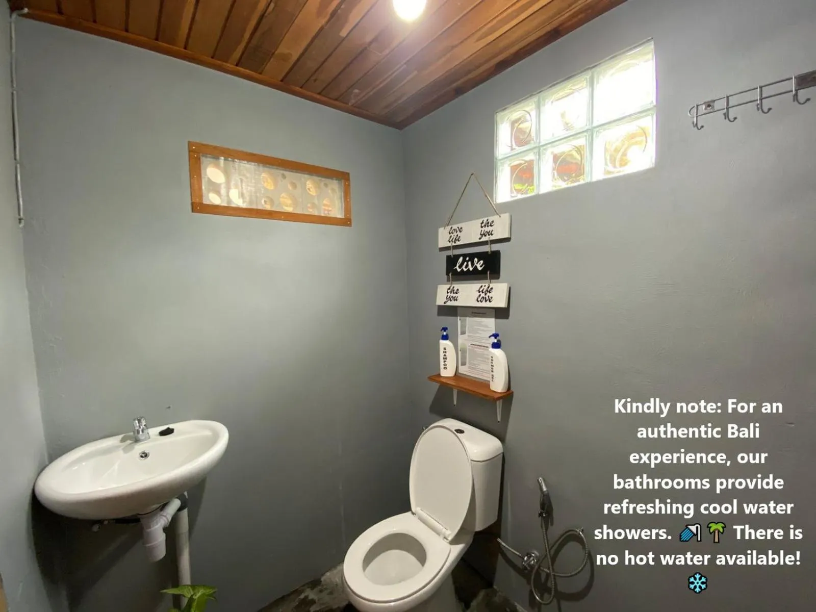 Quadruple Room with Private Bathroom in Coliving Bali SWEET HOME Kost Lengkap di Tabanan Kota