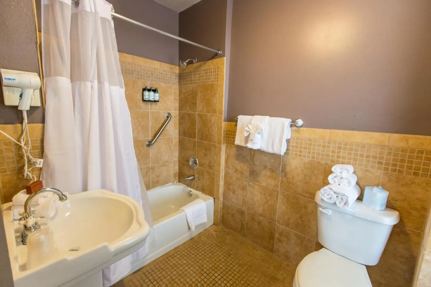 Bathroom in 1905 Basin Park Hotel