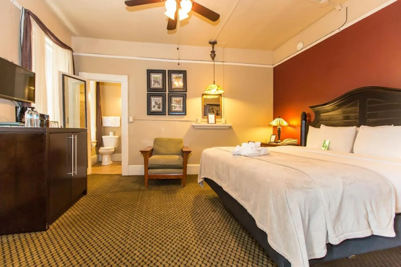 Bed in 1905 Basin Park Hotel