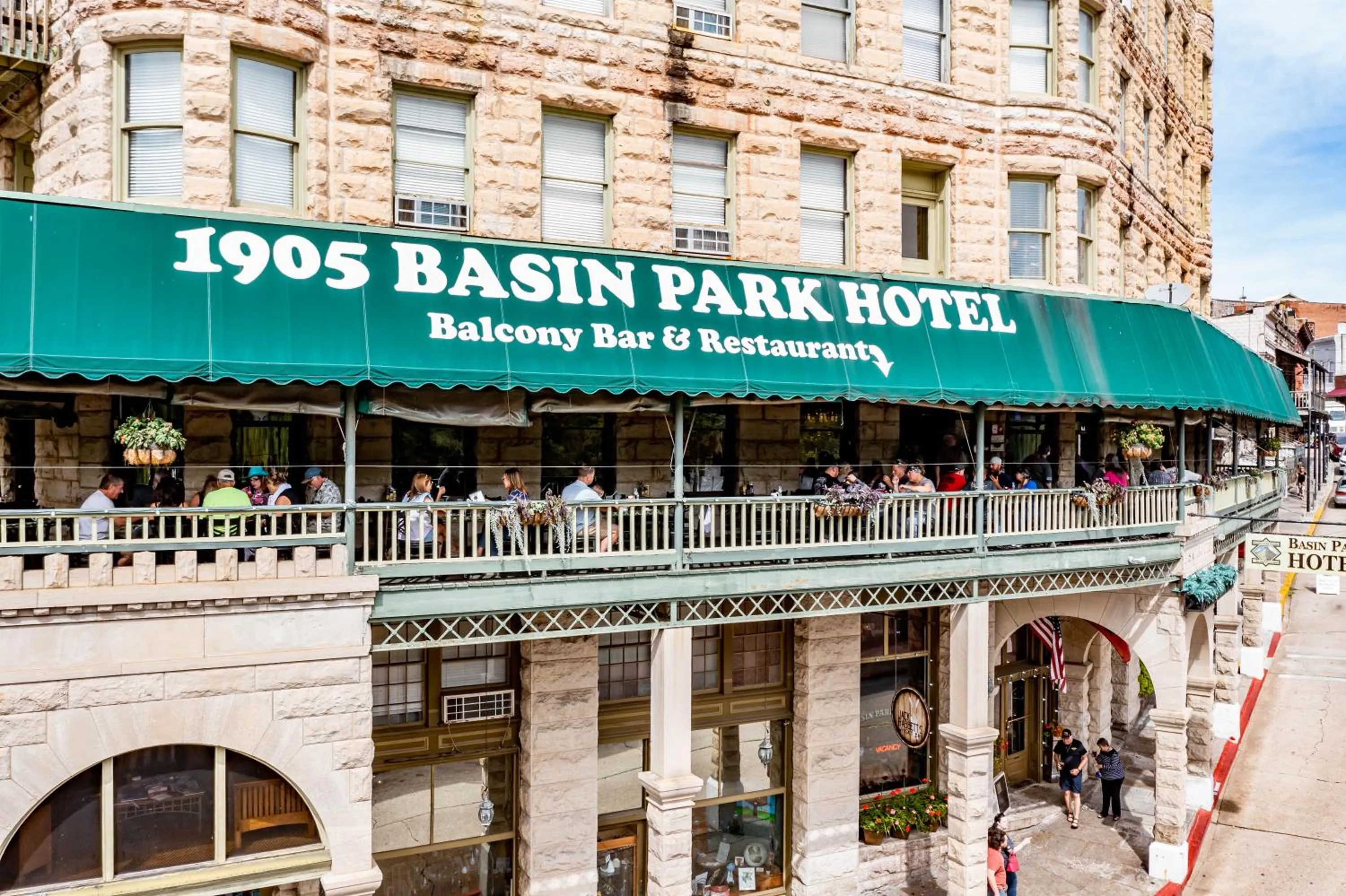 Property building in 1905 Basin Park Hotel