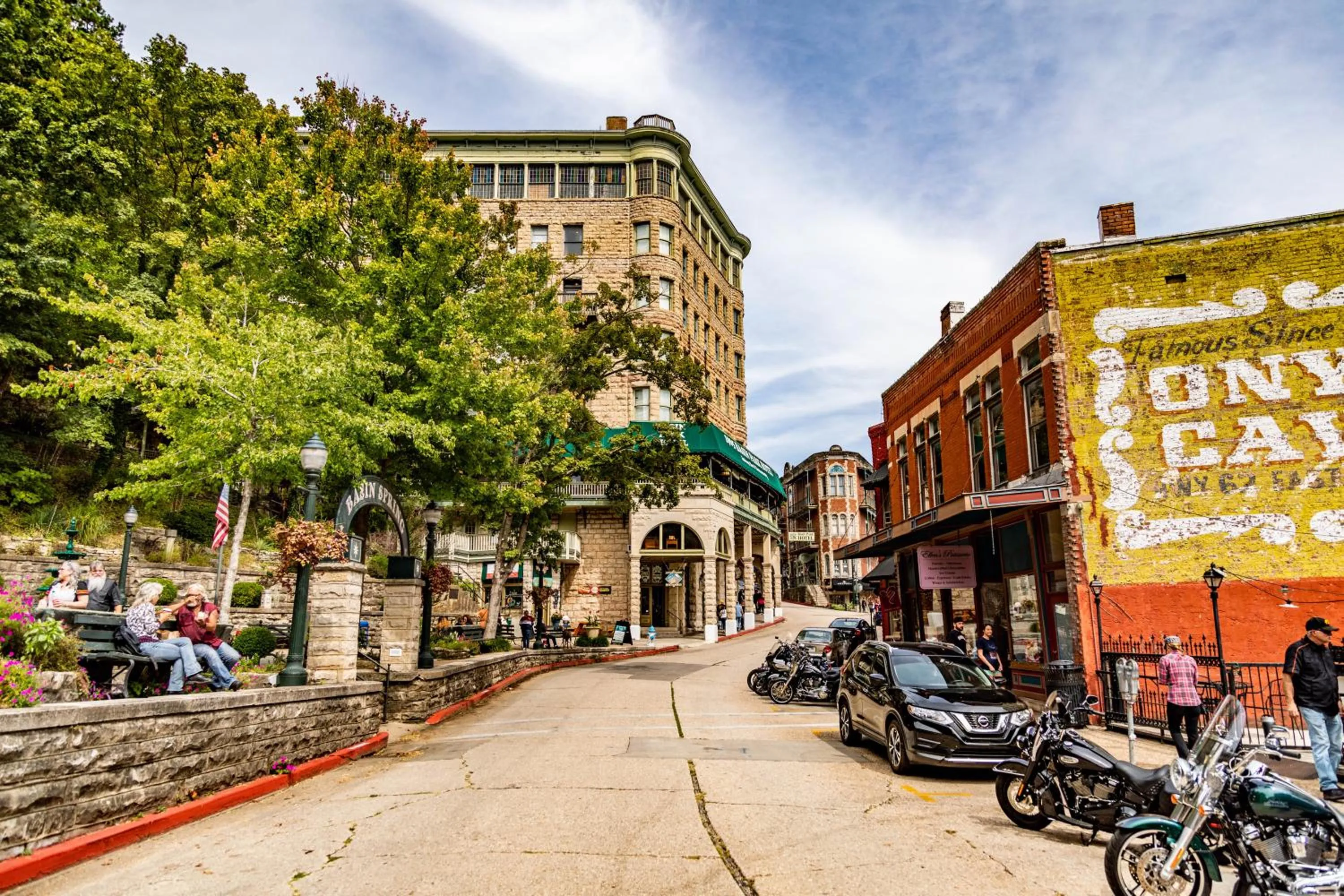 Property building in 1905 Basin Park Hotel