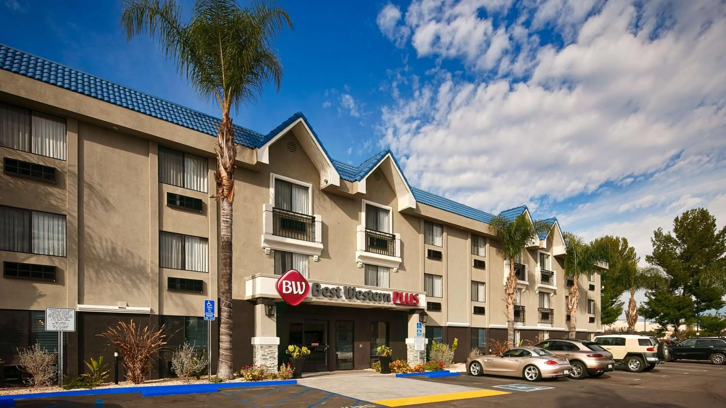 Property building in Best Western Plus Diamond Valley Inn