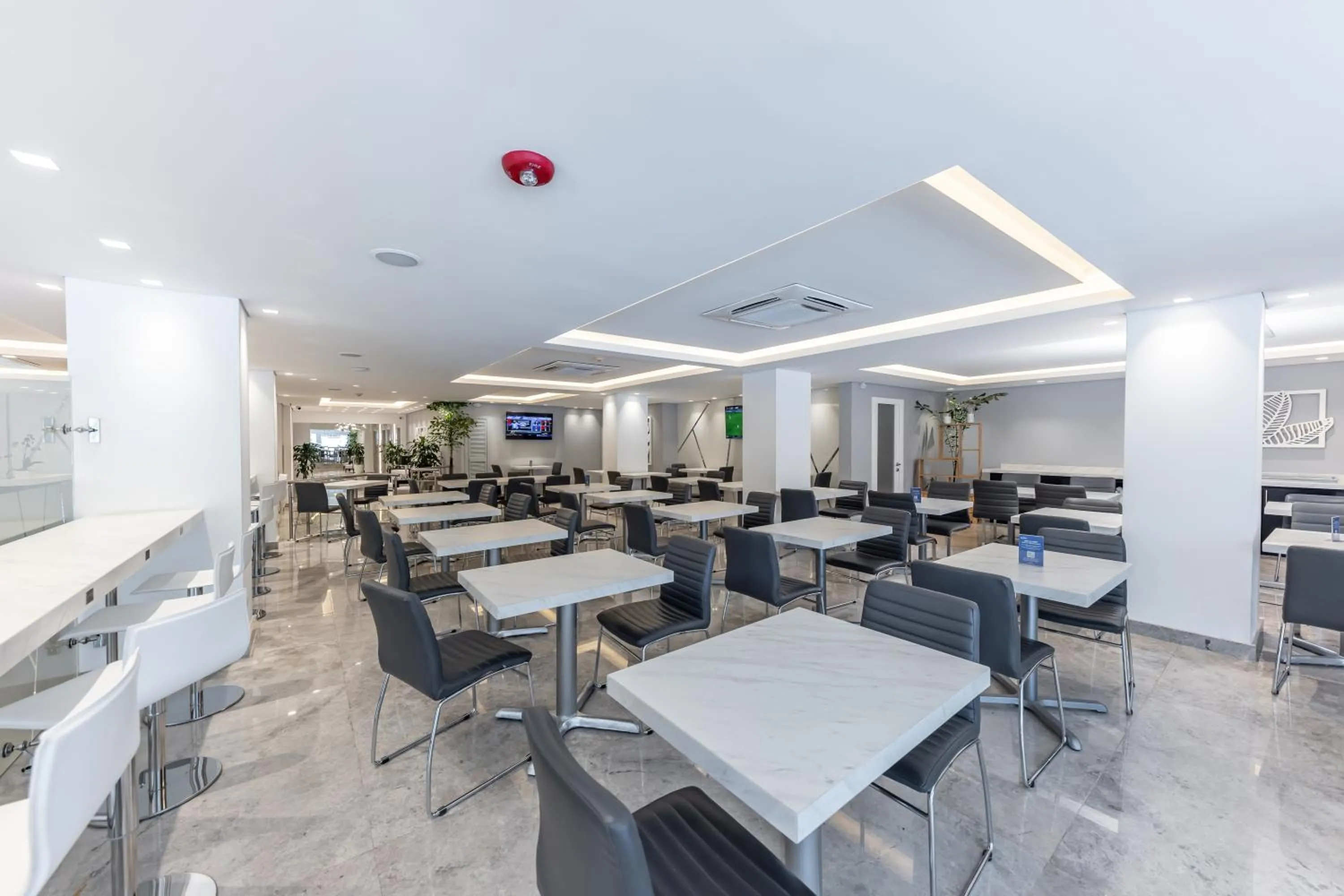 Restaurant/places to eat in Hotel Biltmore