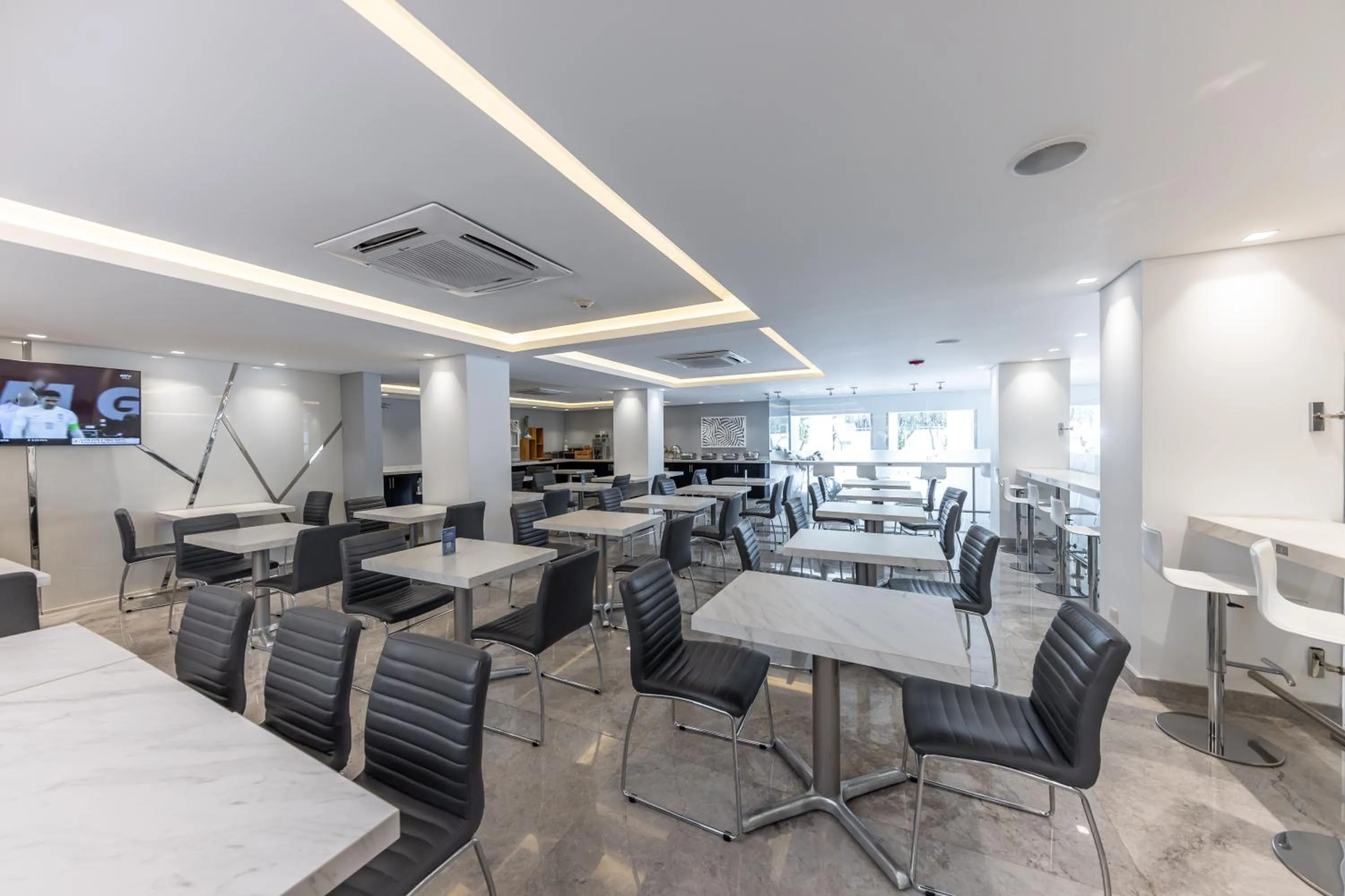 Restaurant/places to eat in Hotel Biltmore