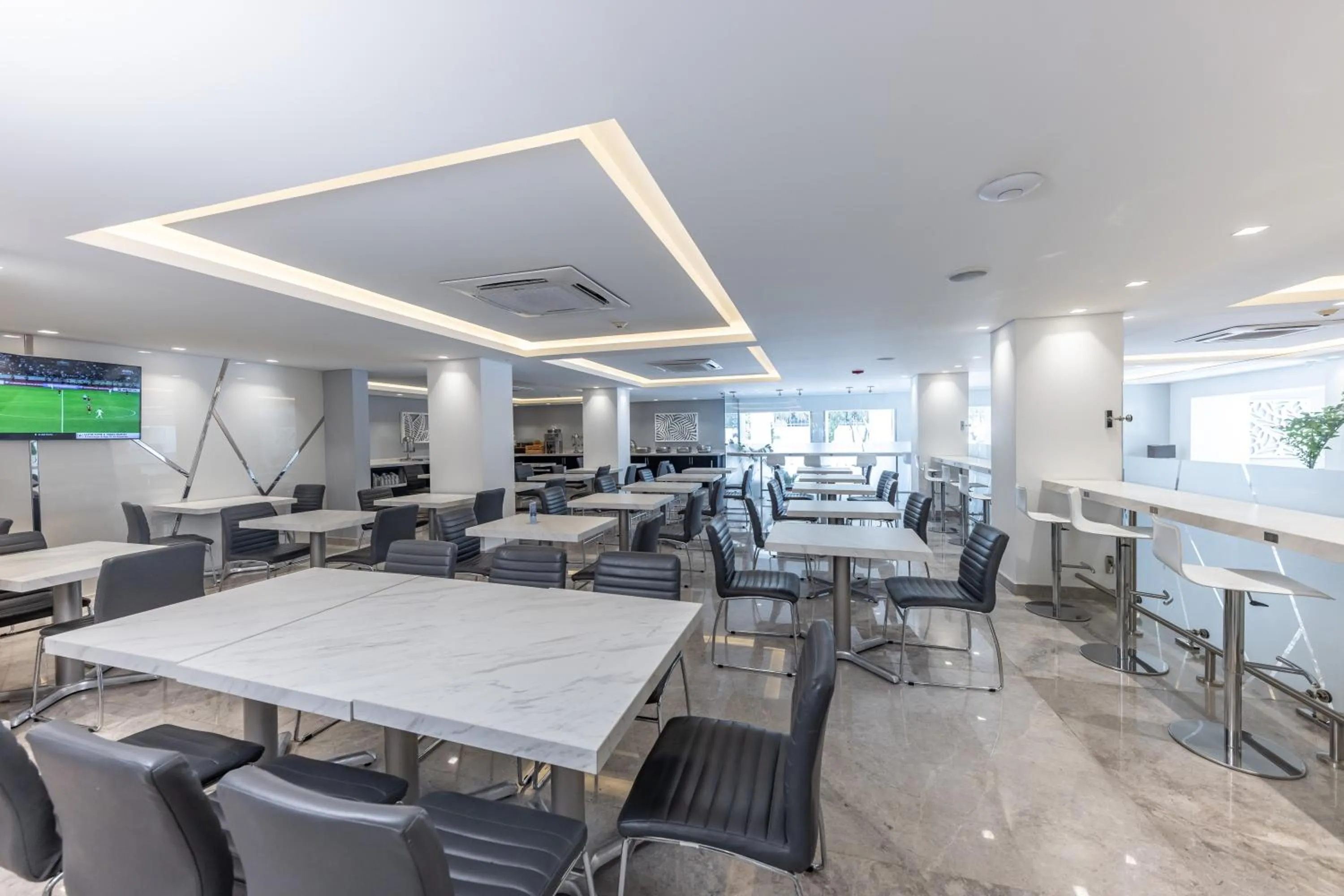 Restaurant/places to eat in Hotel Biltmore