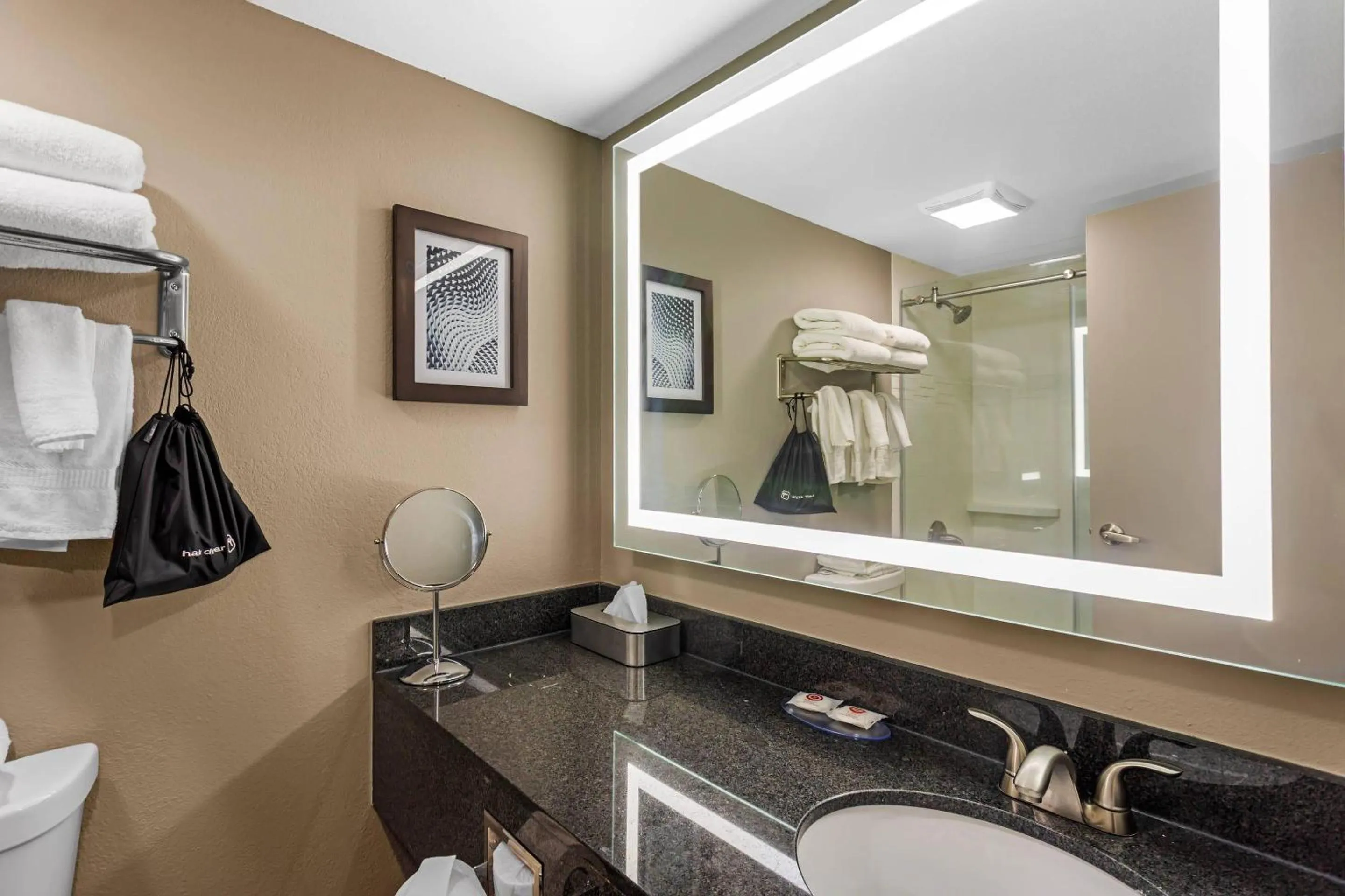 Bedroom in Comfort Inn & Suites Pottstown Eastern Gateway