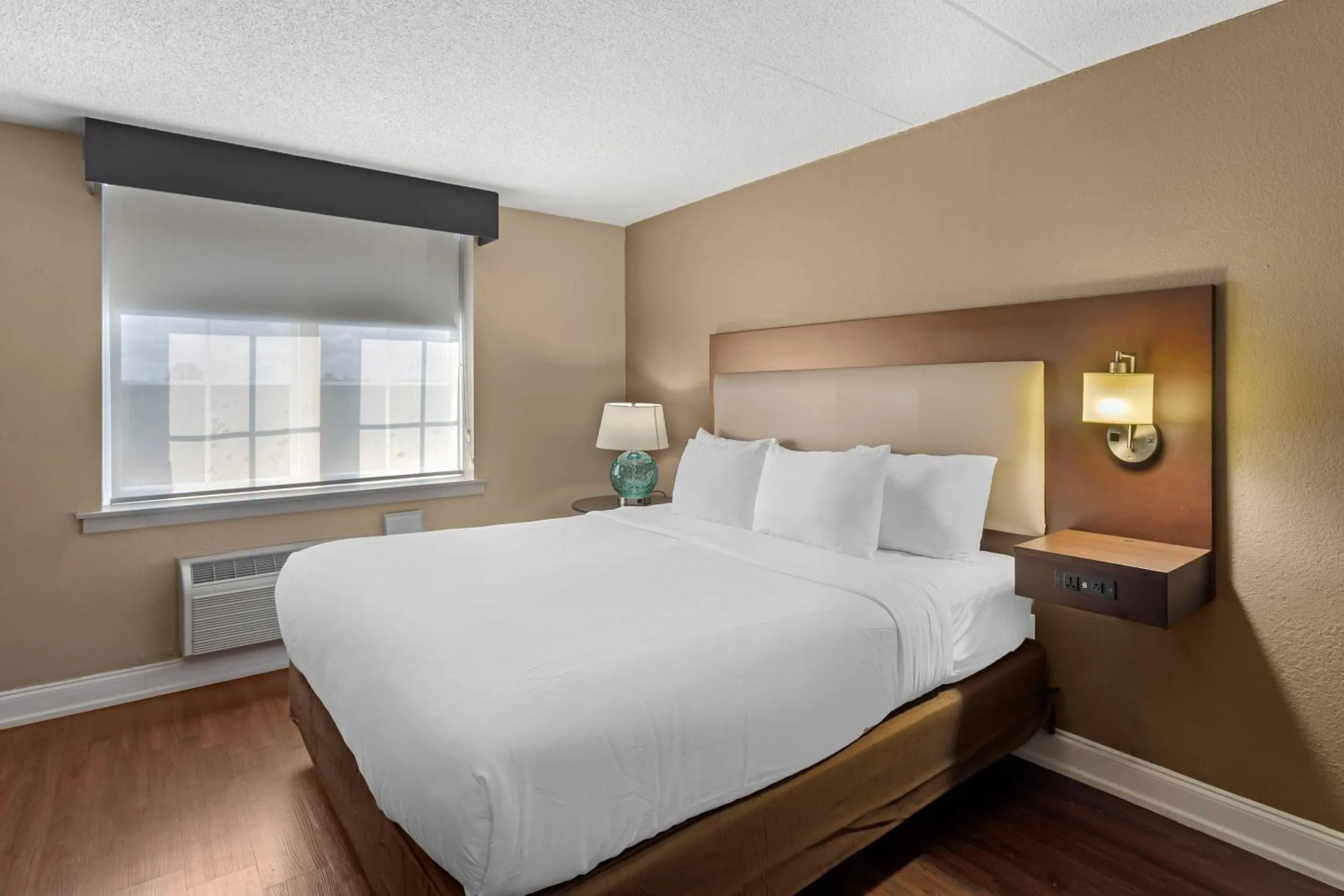 Bedroom, Bed in Comfort Inn & Suites Pottstown Eastern Gateway