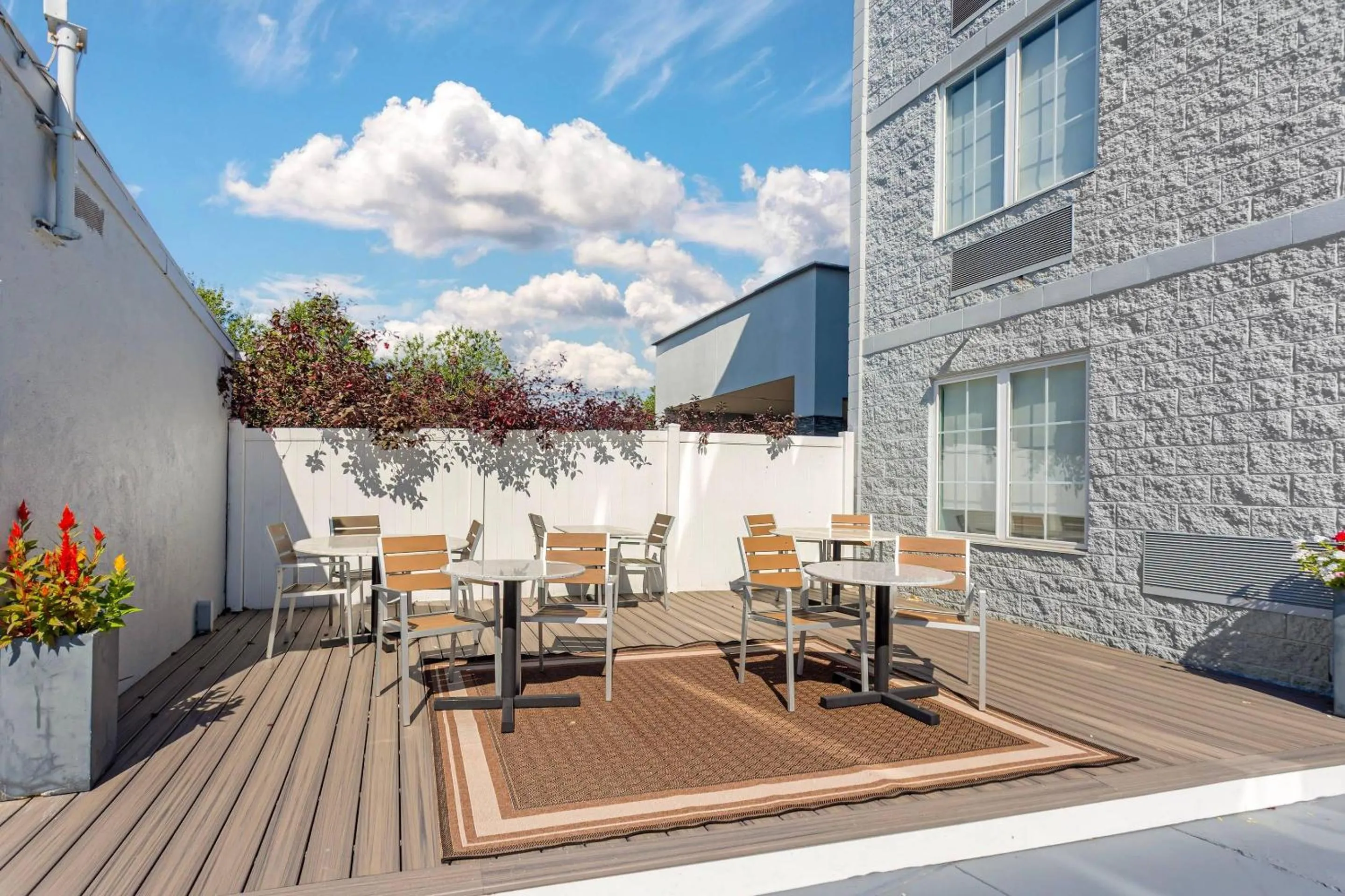 Property building in Comfort Inn & Suites Pottstown Eastern Gateway