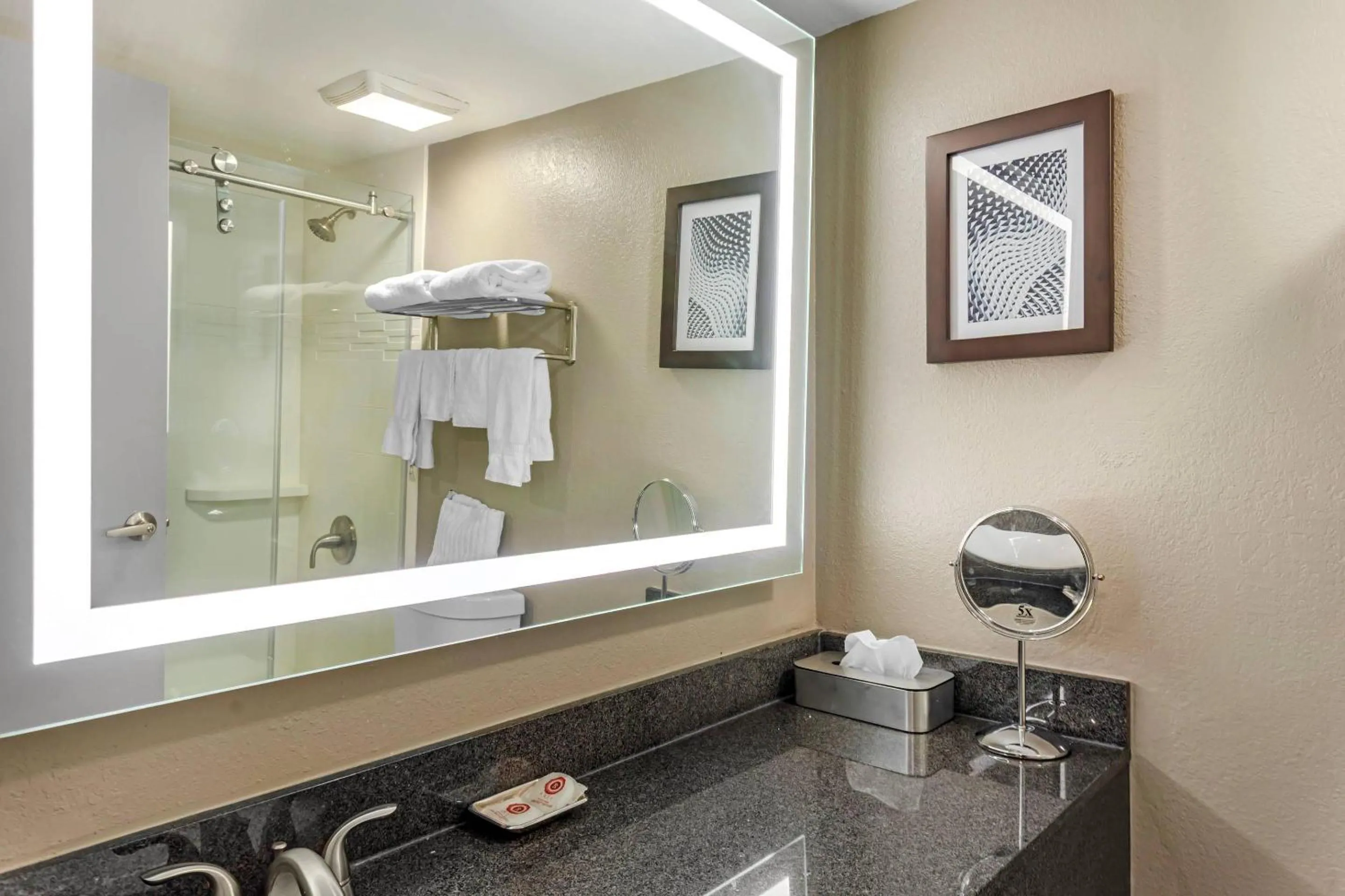 Bedroom in Comfort Inn & Suites Pottstown Eastern Gateway