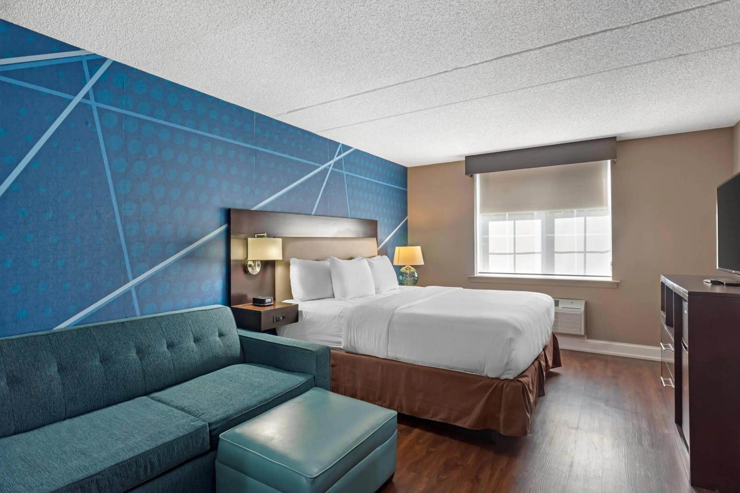 Bedroom, Bed in Comfort Inn & Suites Pottstown Eastern Gateway