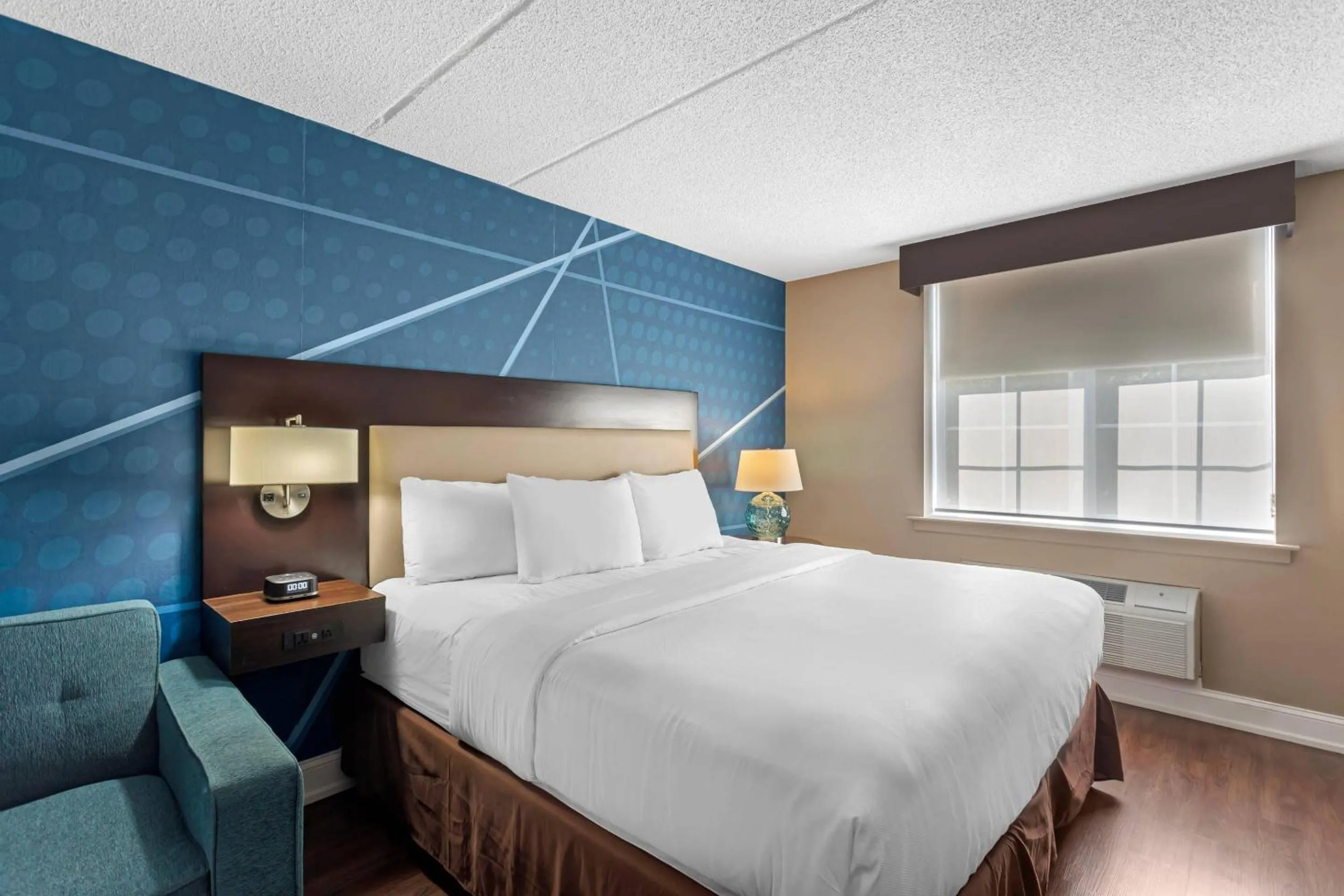 Bedroom, Bed in Comfort Inn & Suites Pottstown Eastern Gateway