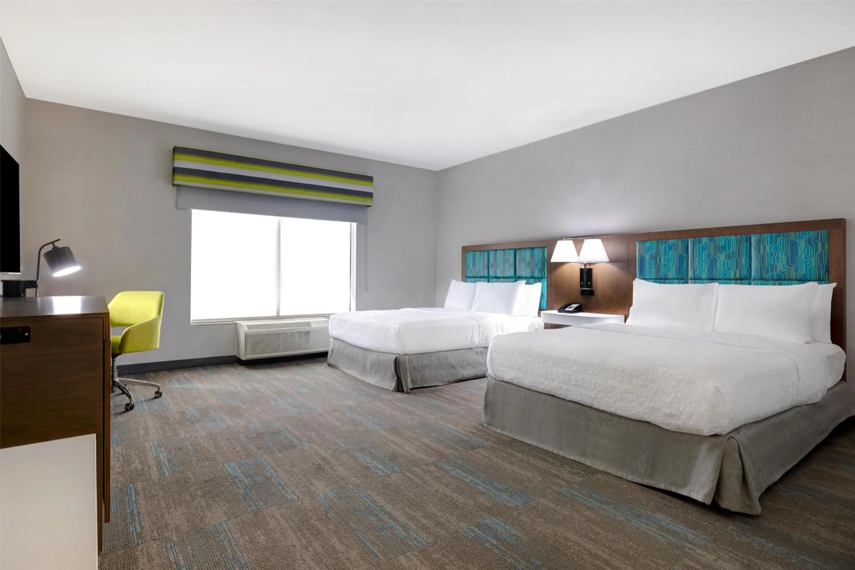 Bed in Hampton Inn & Suites Shreveport