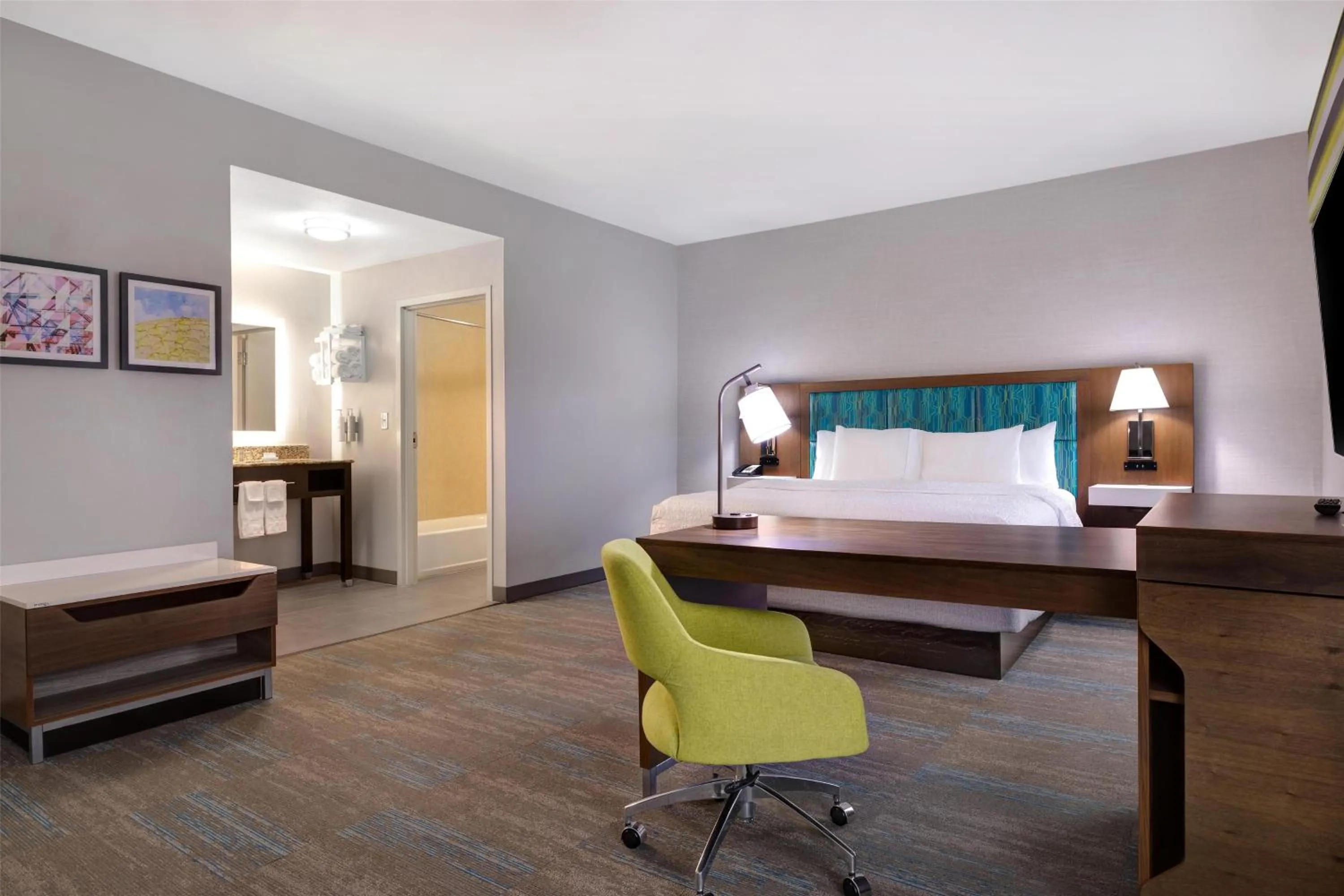 Bedroom, Bed in Hampton Inn & Suites Shreveport