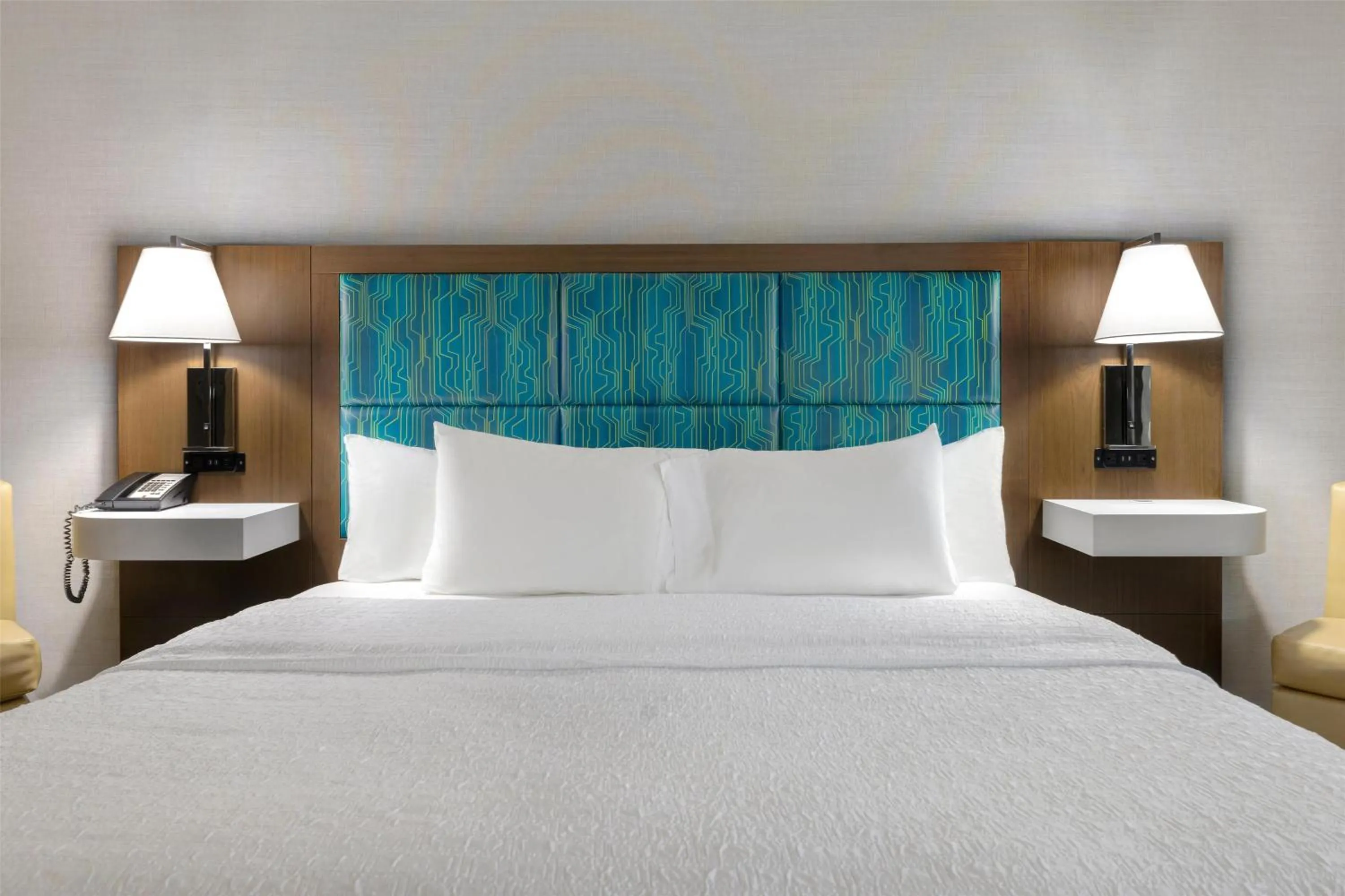 Bed in Hampton Inn & Suites Shreveport