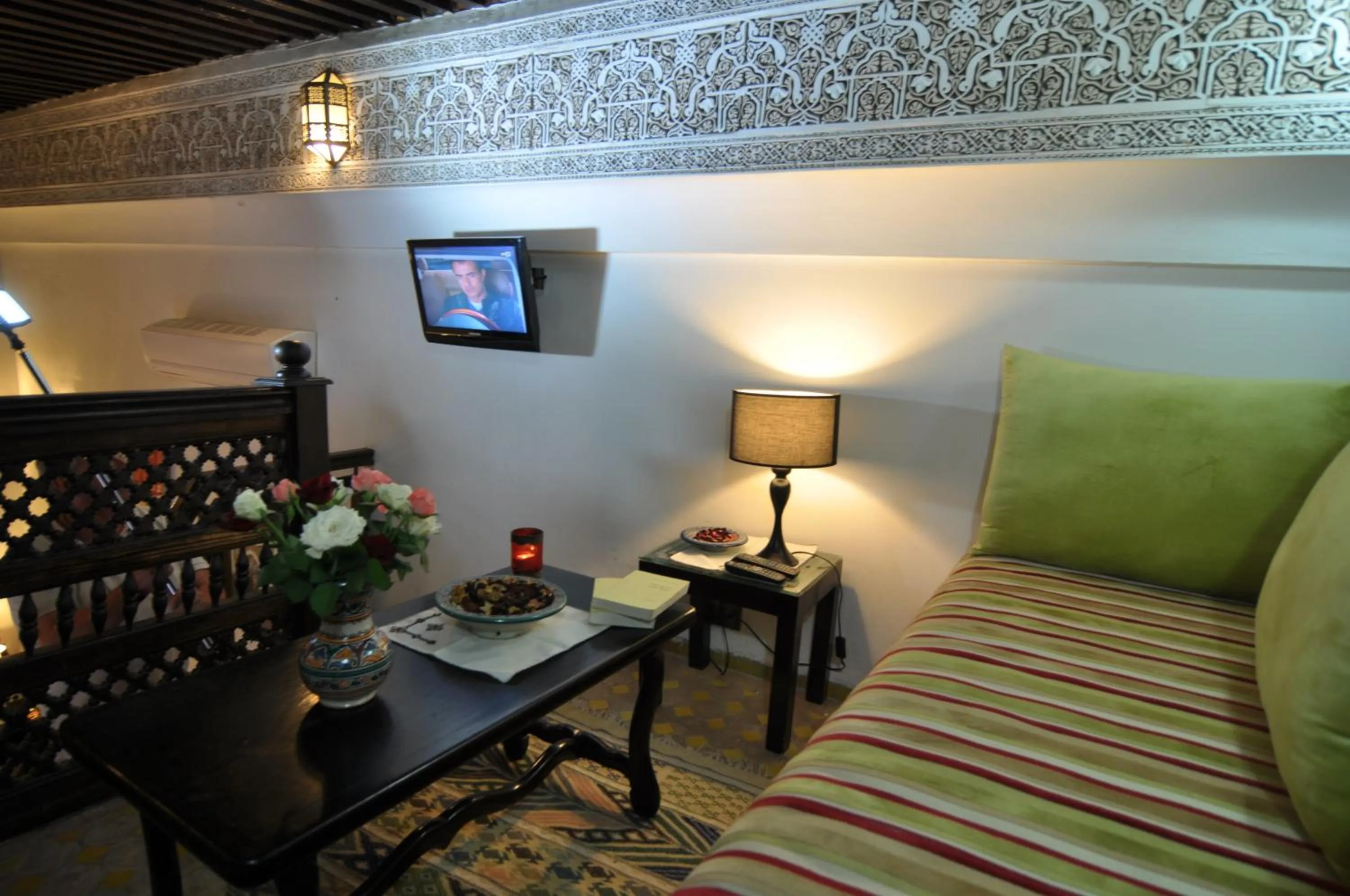 Communal lounge/ TV room, Bed in Riad Adarissa