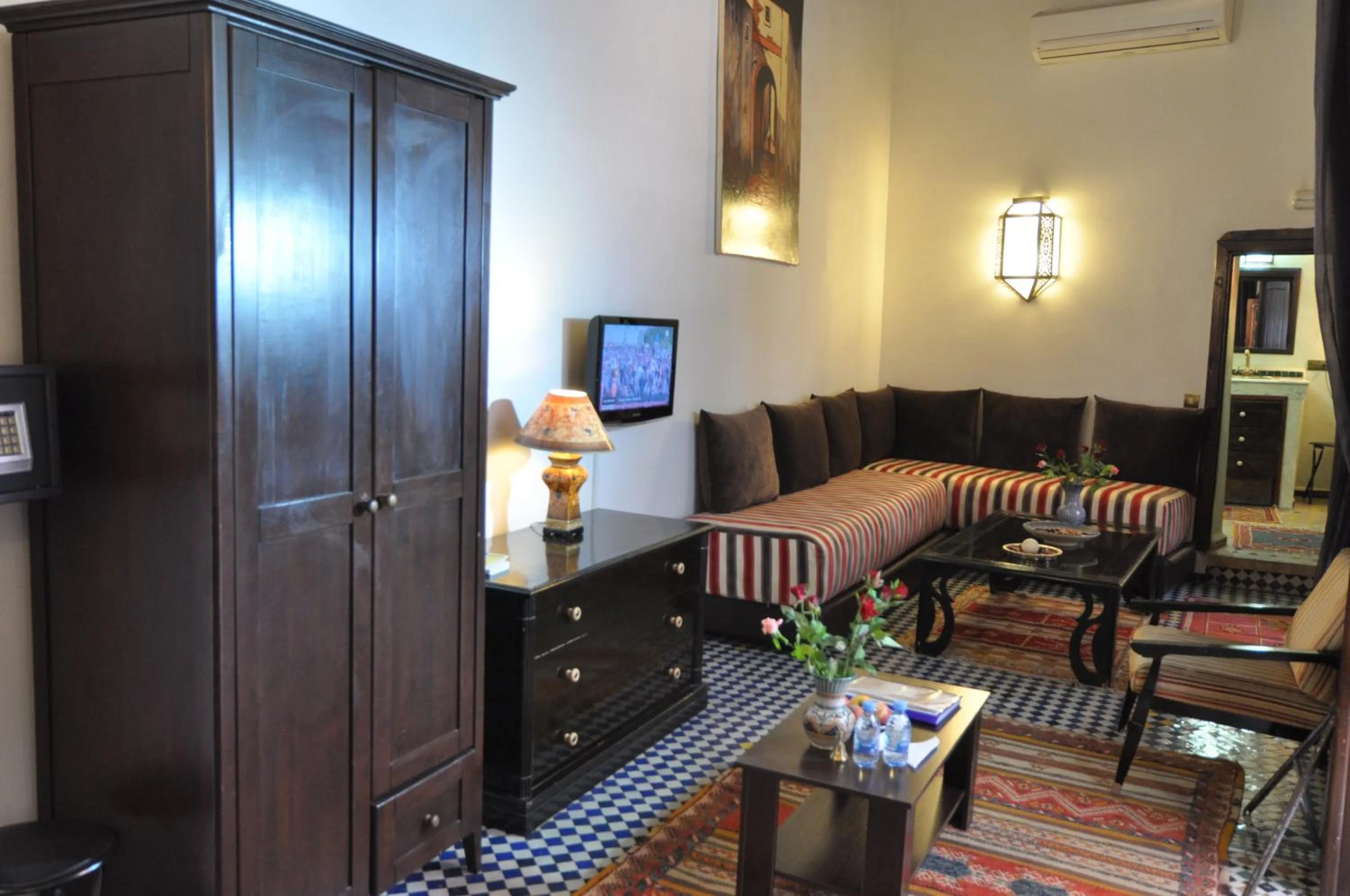 Communal lounge/ TV room in Riad Adarissa