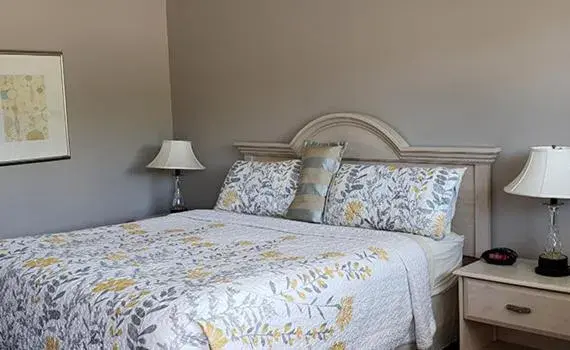 King Room - Non-Smoking in Gorham Motor Inn King Room - Non-Smoking in Gorham Motor Inn