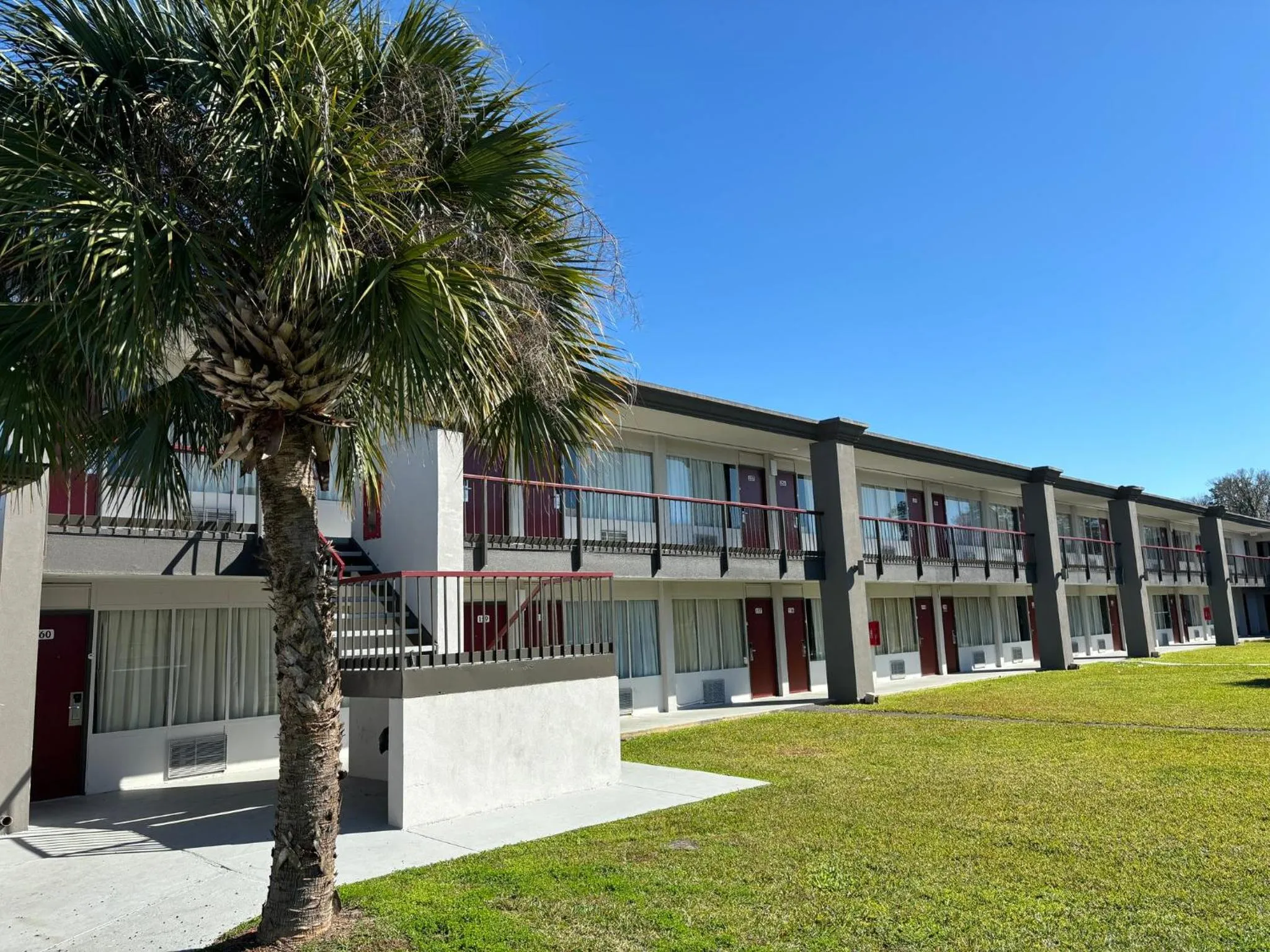 Property building in Red Roof Inn Wildwood, FL - The Villages