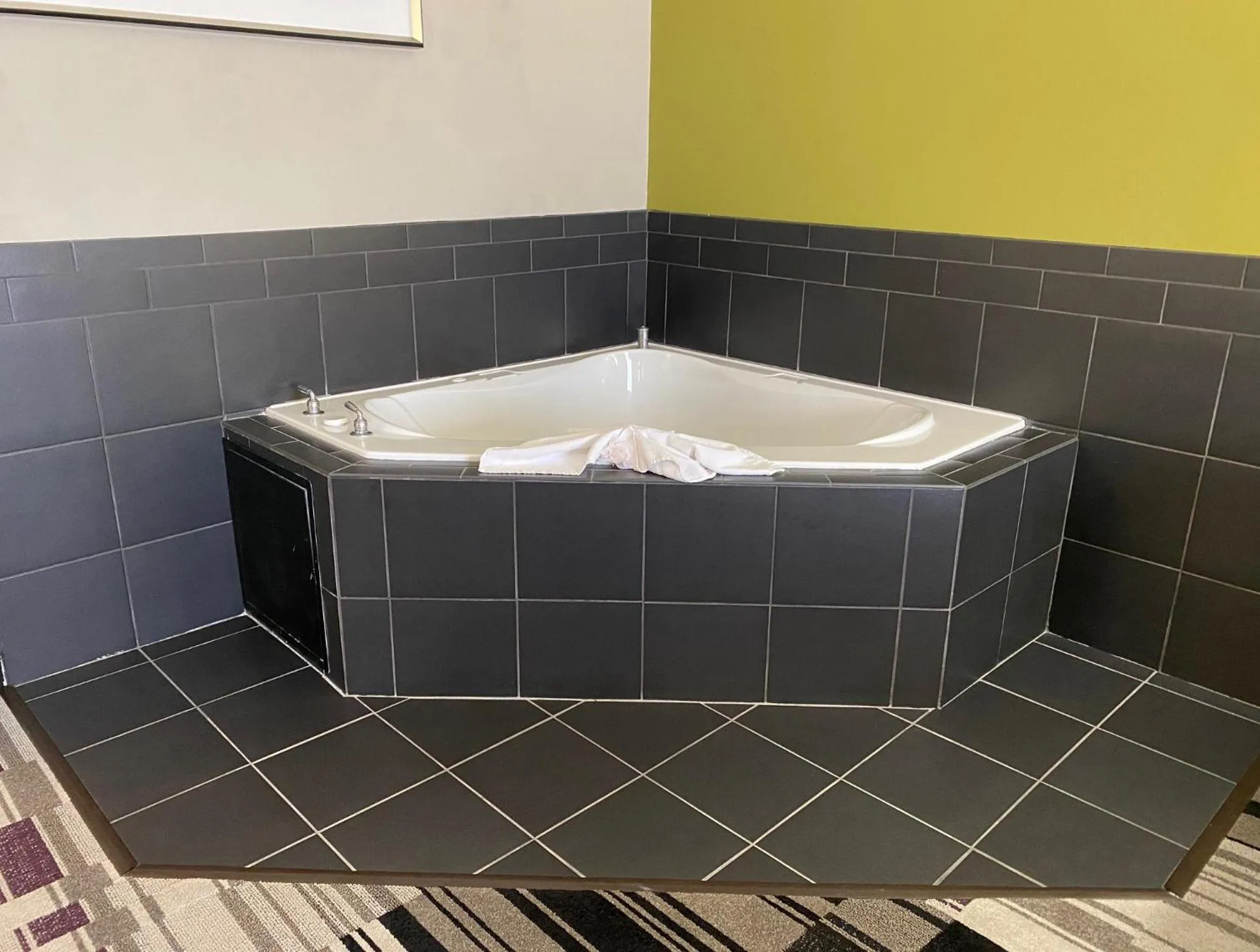 Hot Tub in Hampton Inn by Hilton Leesville Fort Johnson