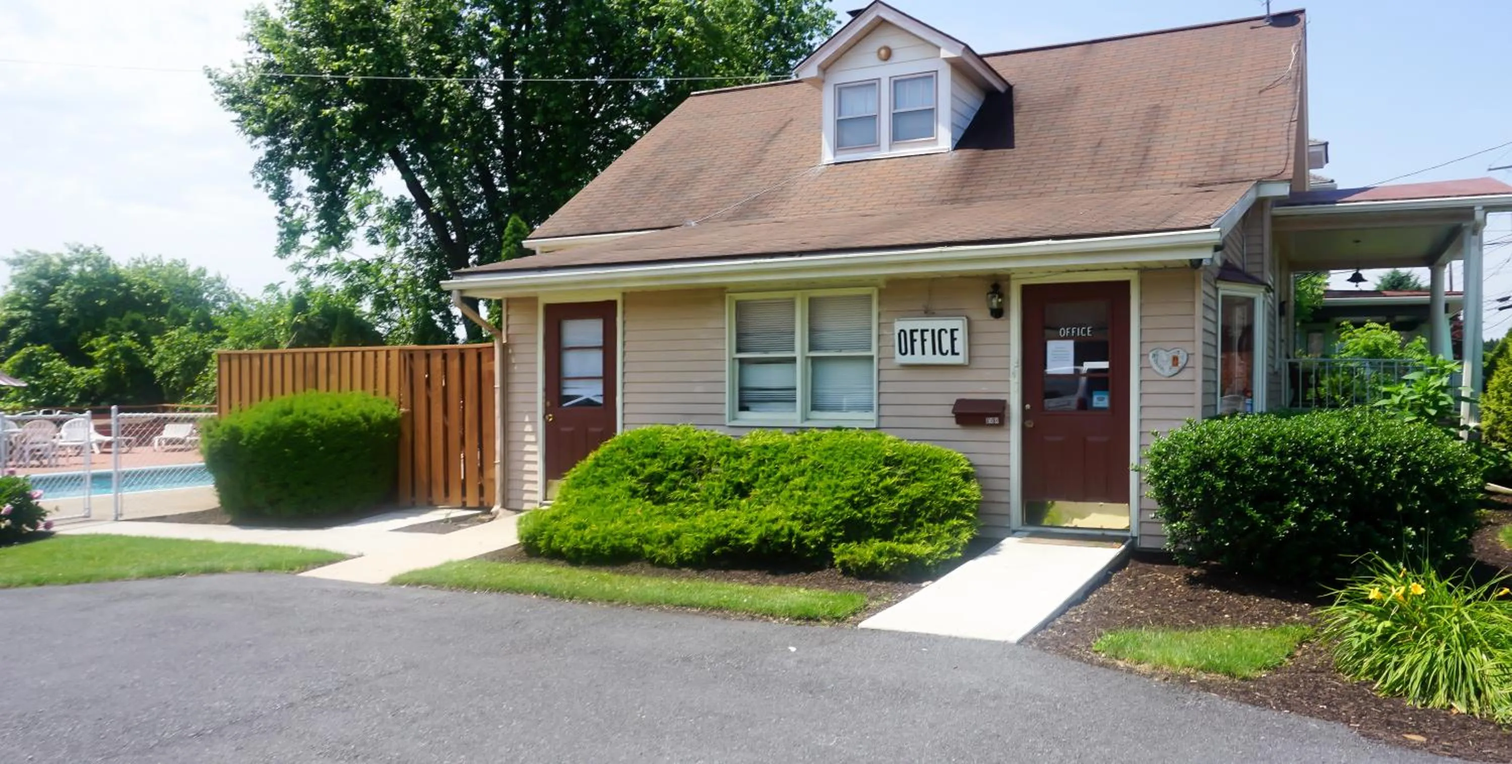 Property building in Cocoa Country Inn Hershey