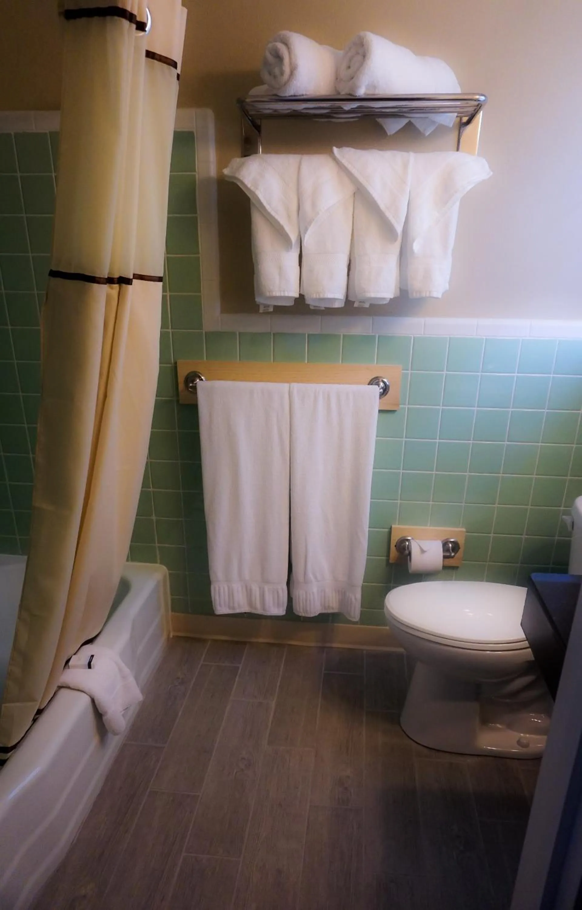 Bathroom in Cocoa Country Inn Hershey