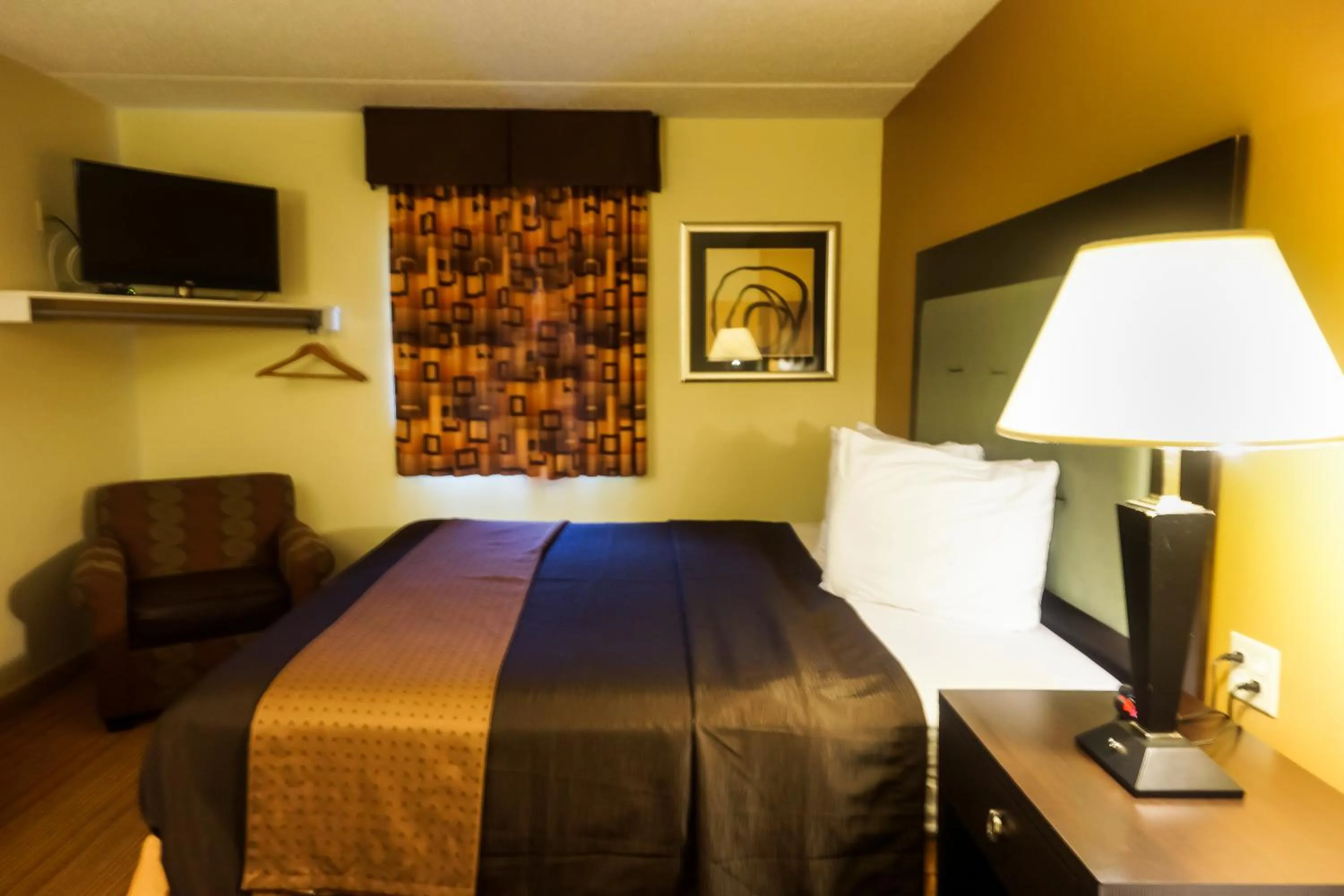 Photo of the whole room, Bed in Cocoa Country Inn Hershey