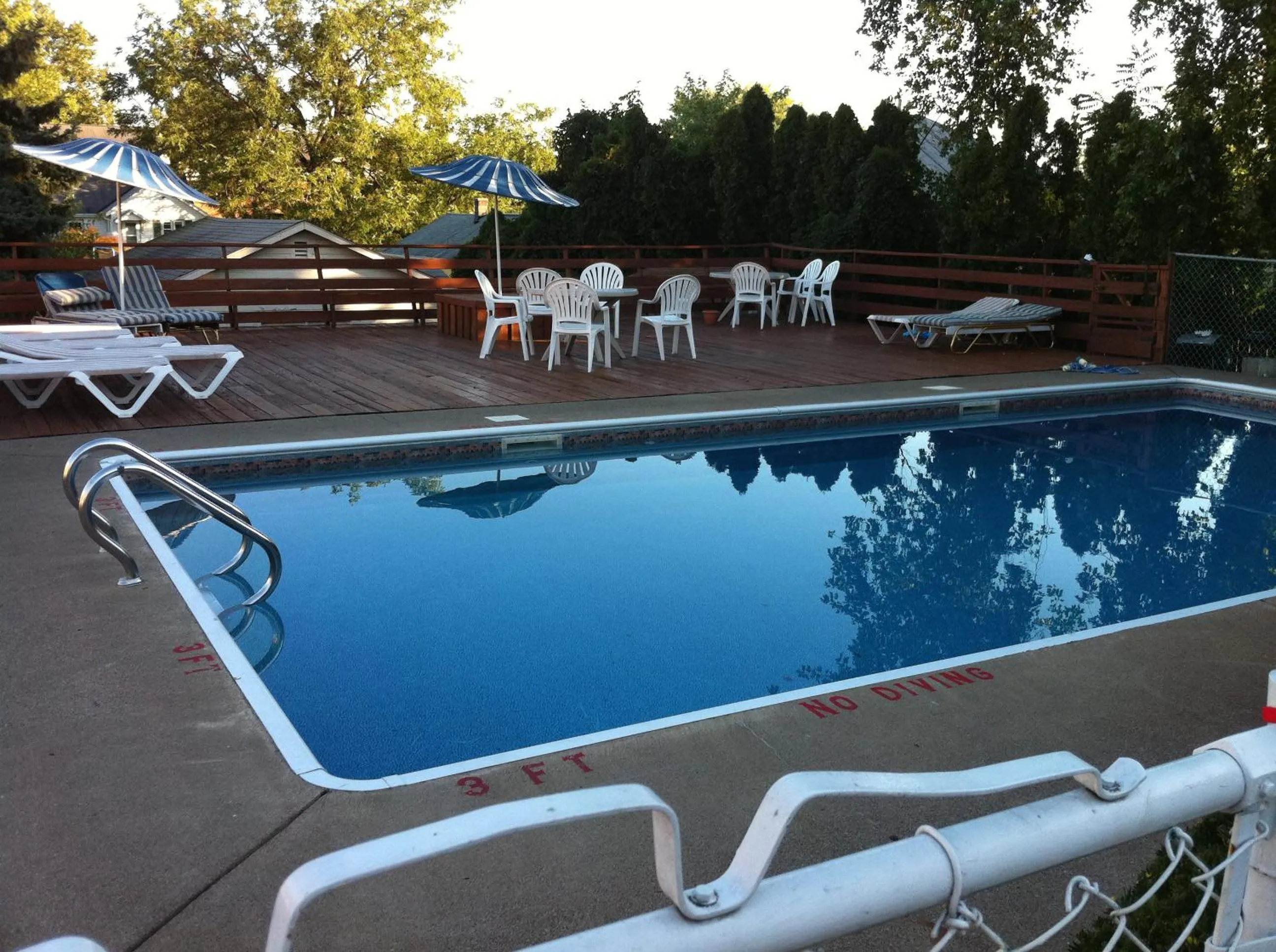 Swimming pool in Cocoa Country Inn Hershey
