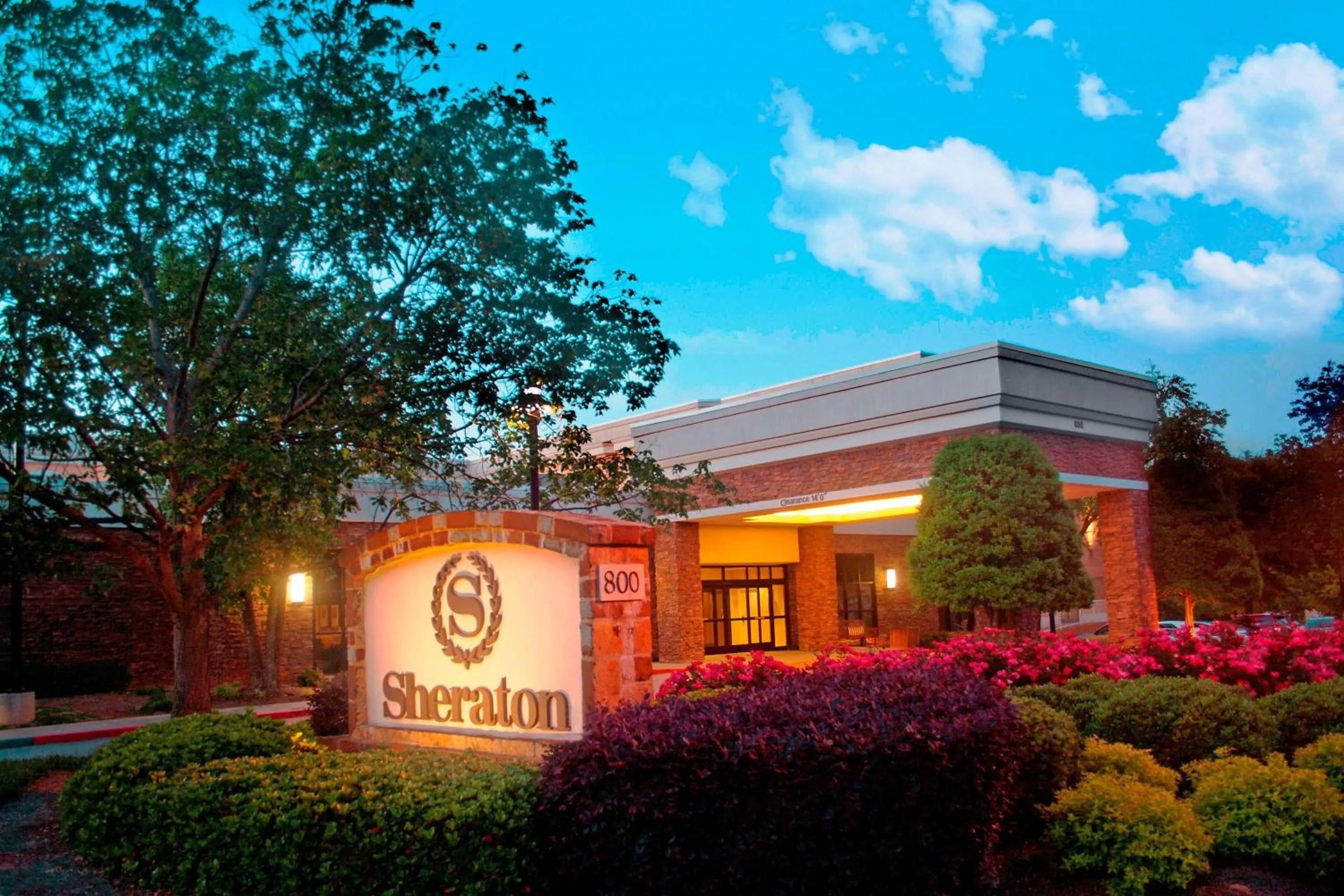 Property building in Sheraton Atlanta Perimeter North