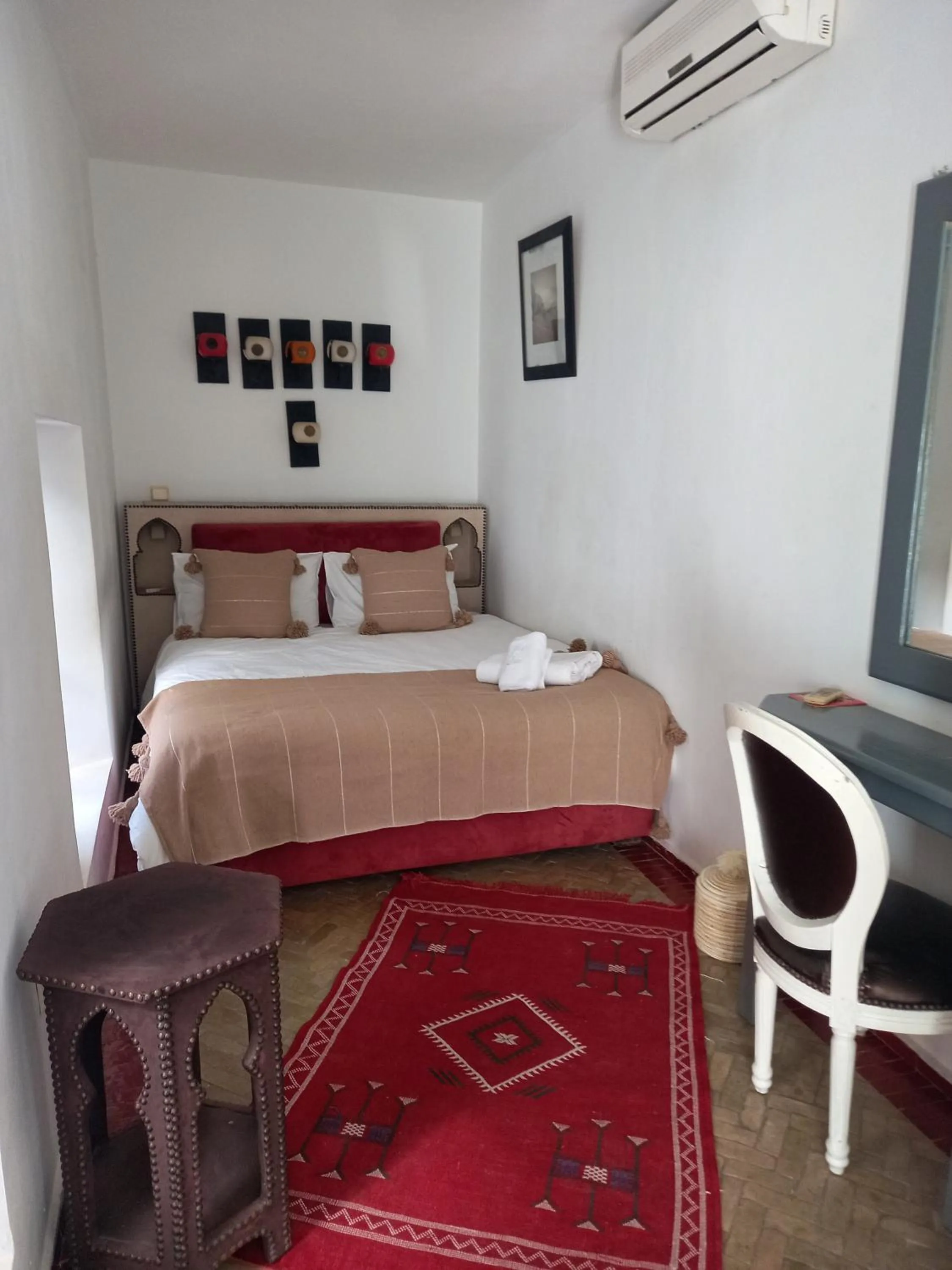 Bed in Riad Les Jardins des Lilas