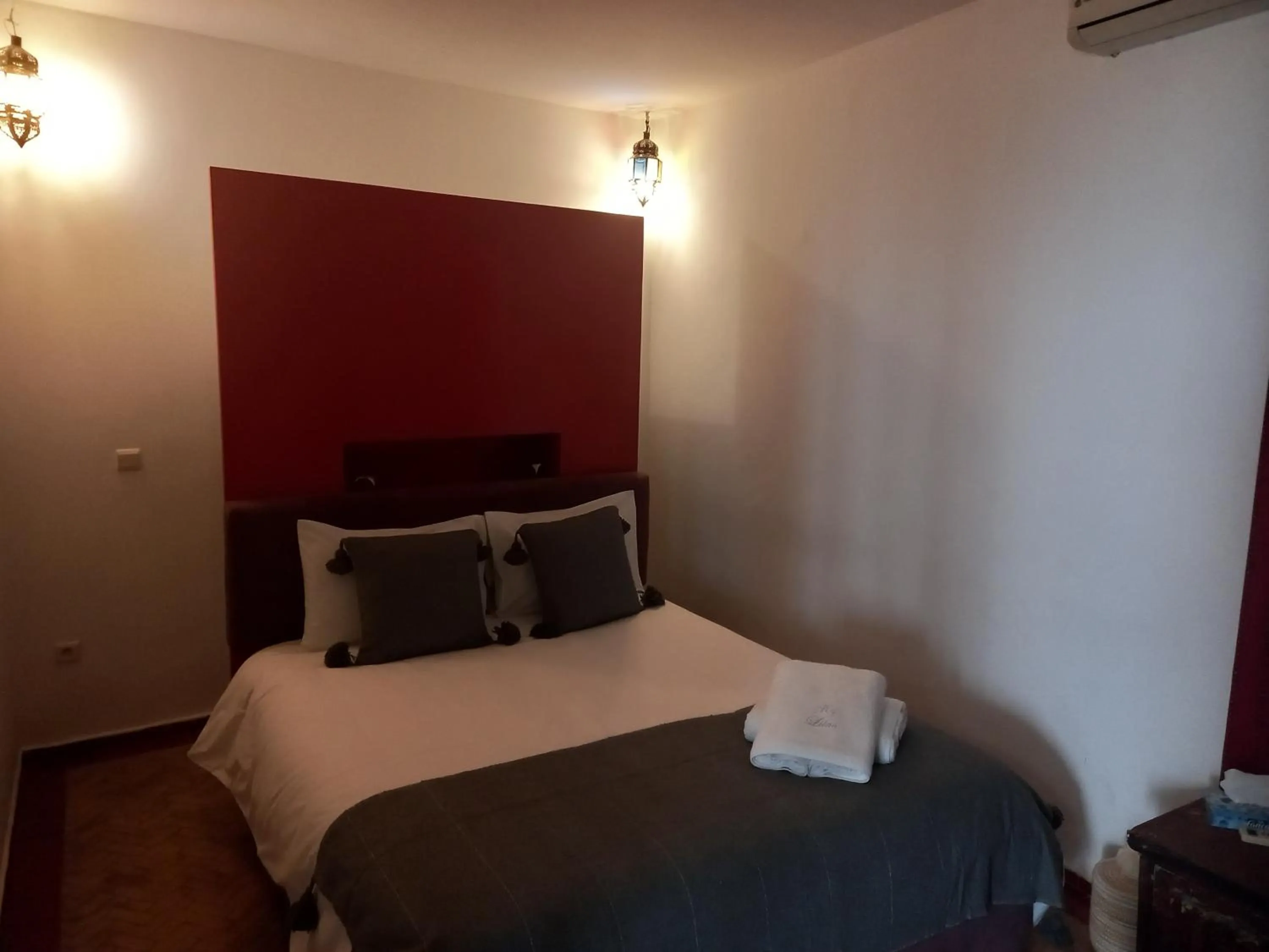 Bed in Riad Les Jardins des Lilas