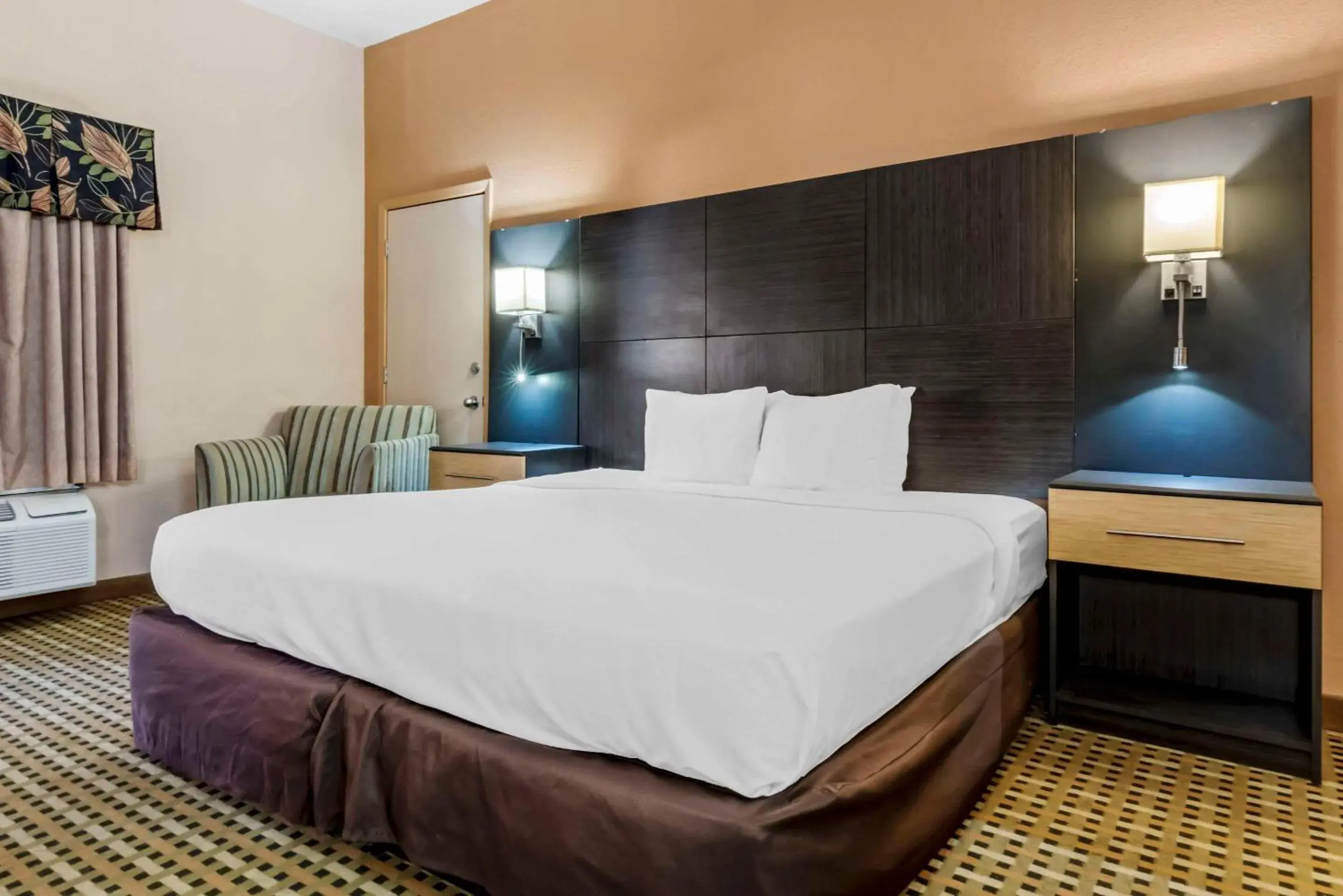 King Room - Disability Access/Non-Smoking in Quality Inn Amarillo West near Medical Center King Room - Disability Access/Non-Smoking in Quality Inn Amarillo West near Medical Center