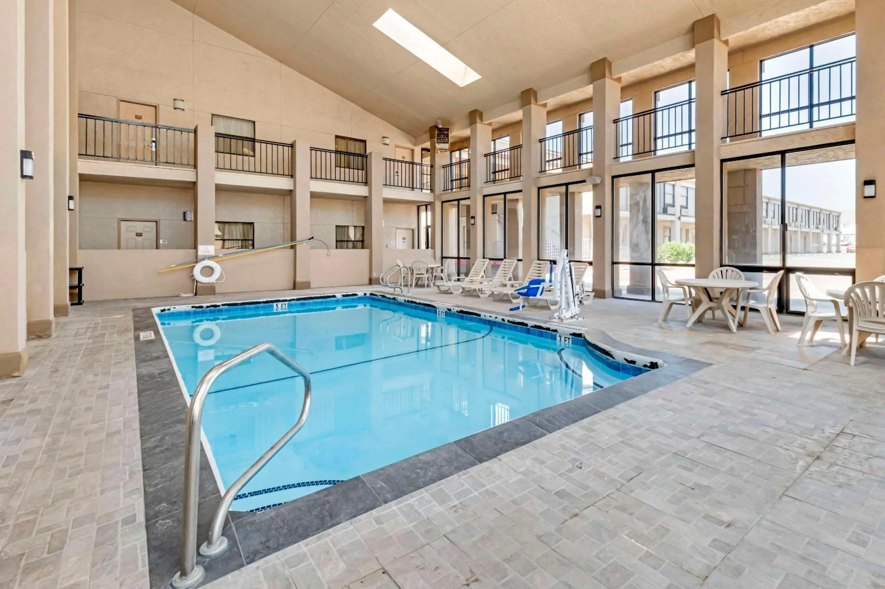 Swimming pool in Quality Inn Amarillo West near Medical Center