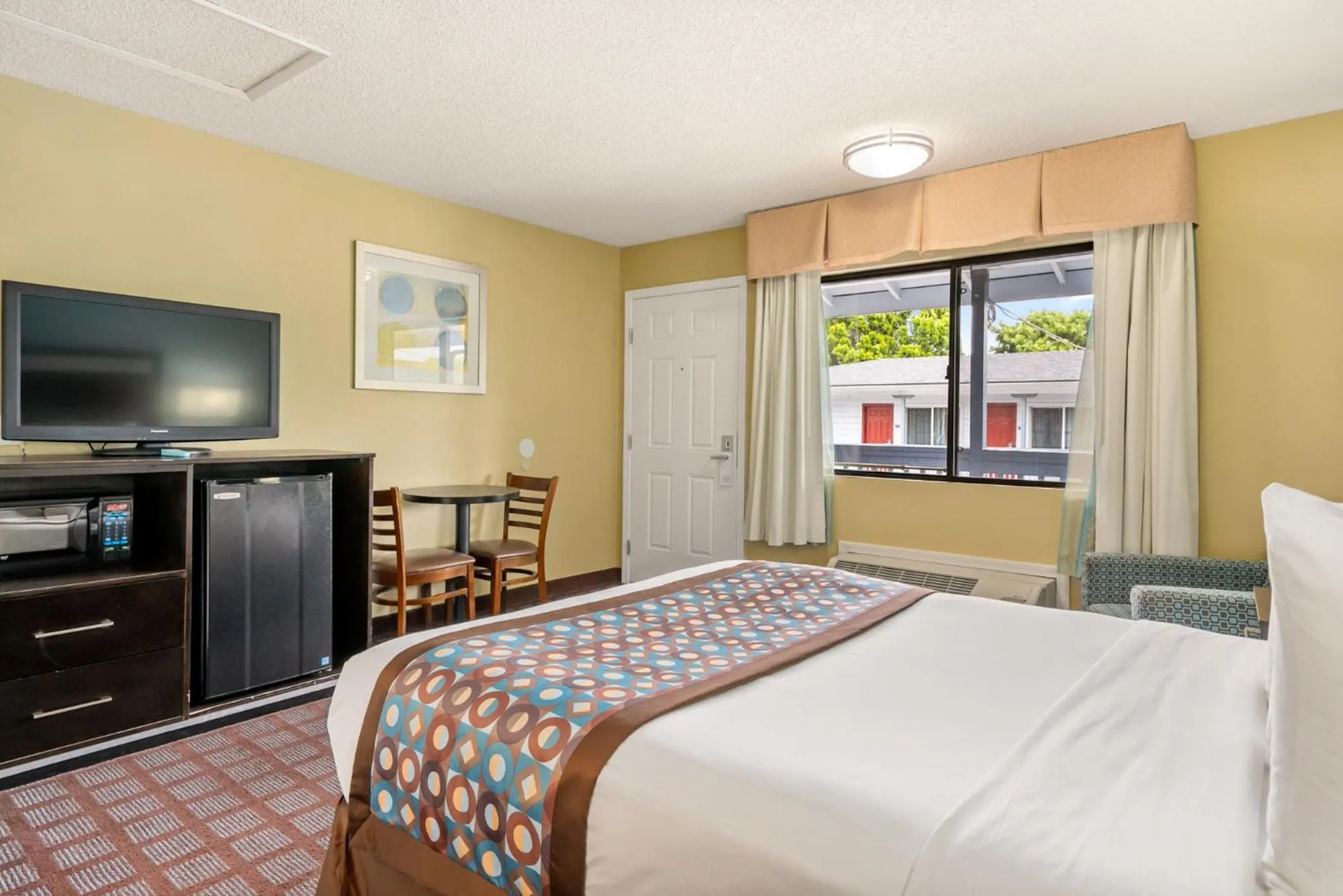 Bed in Avenue Inn Downtown District SLO